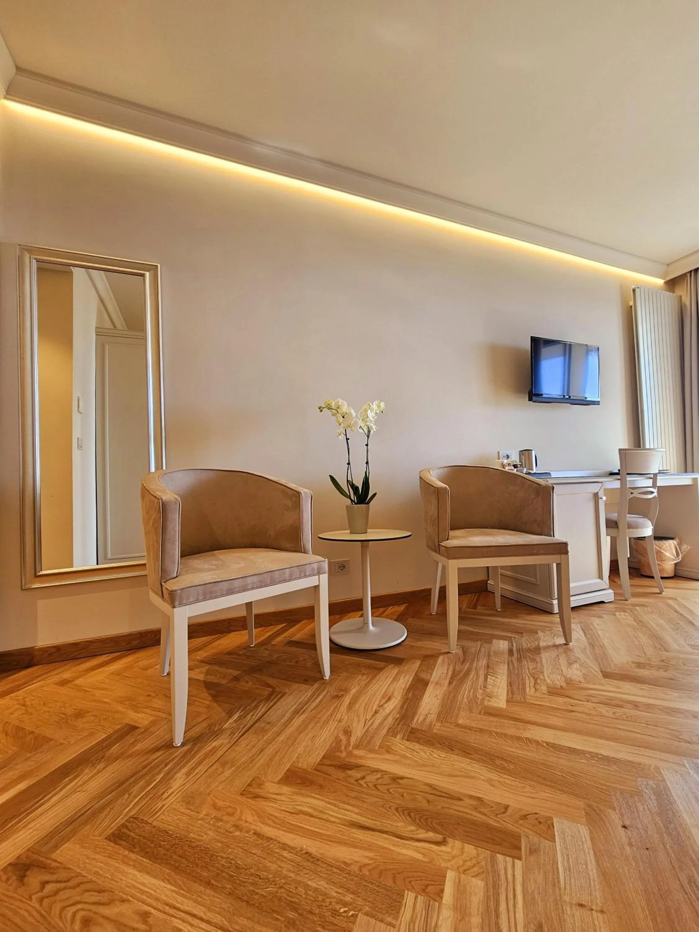 Seating area in Hotel Paradiso