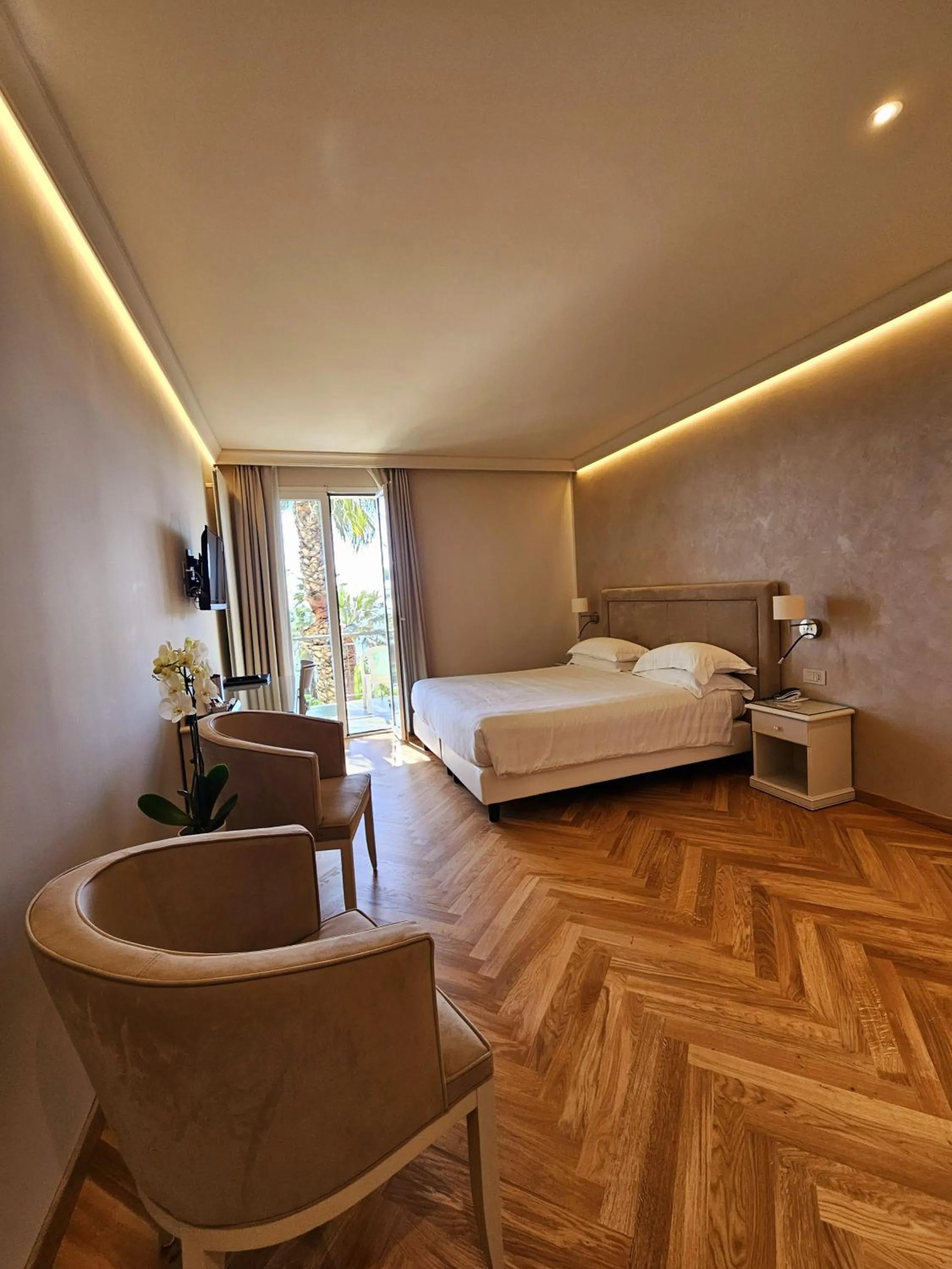 Bed in Hotel Paradiso