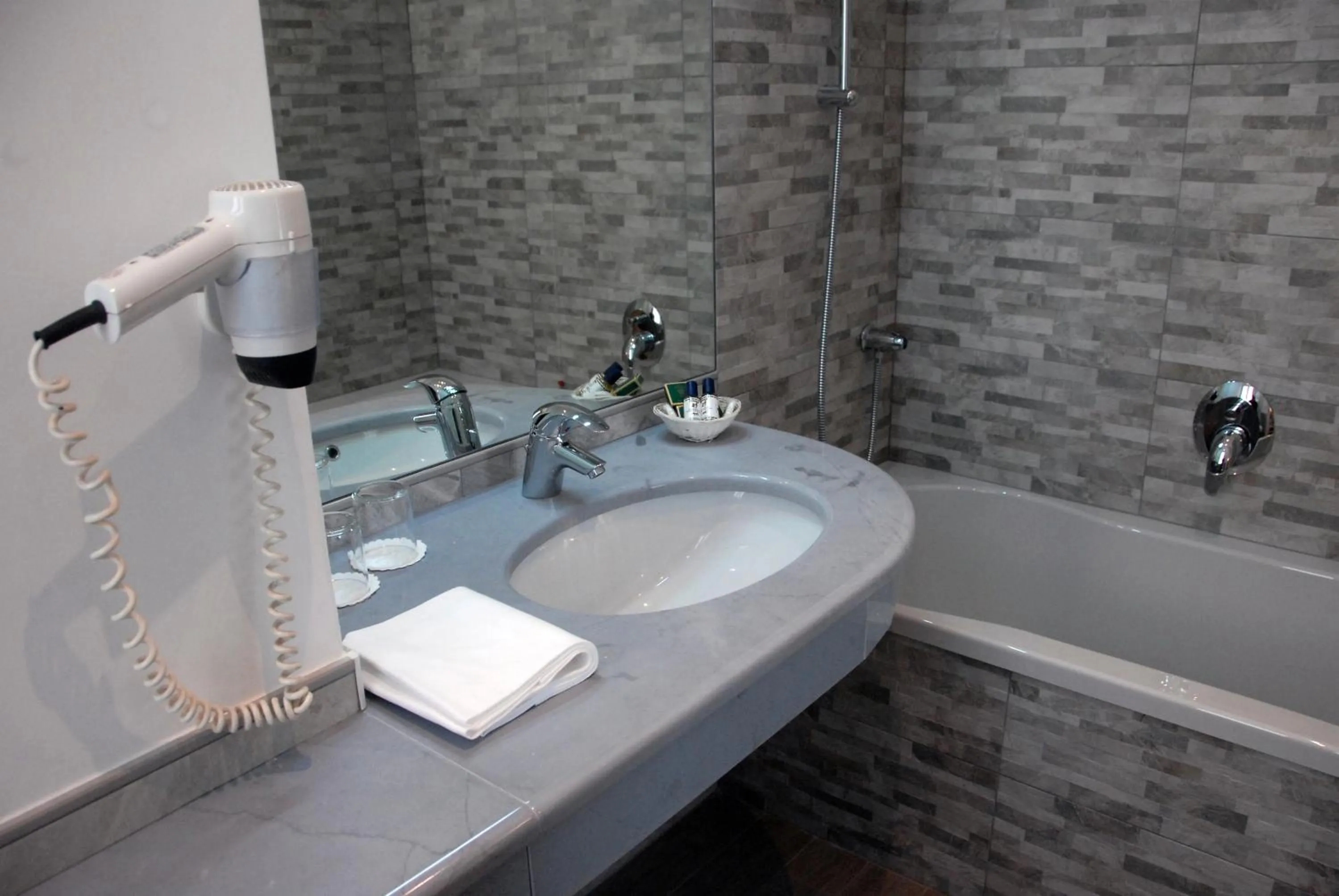 Bathroom in Hotel Paradiso