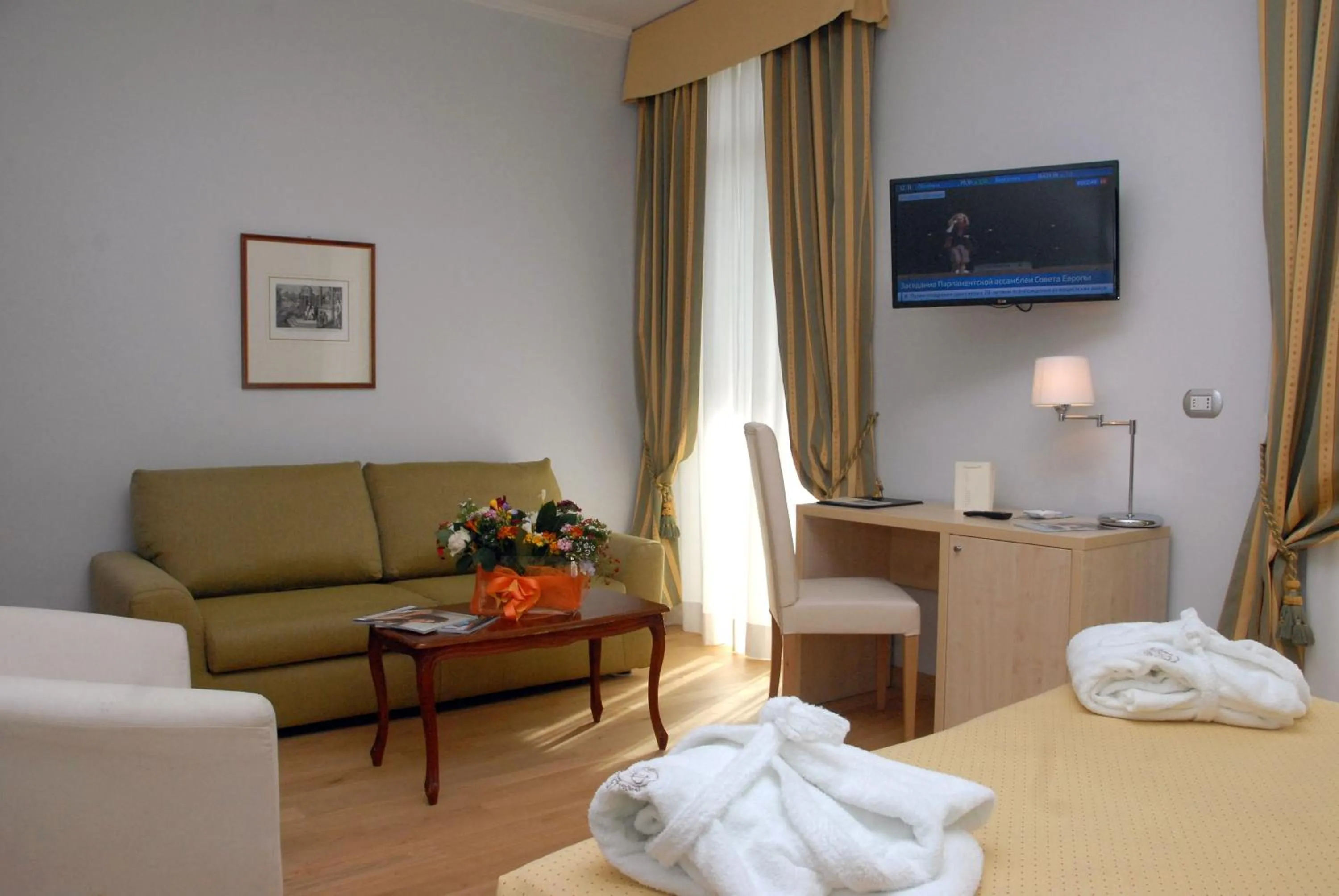 TV and multimedia, Bed in Hotel Paradiso