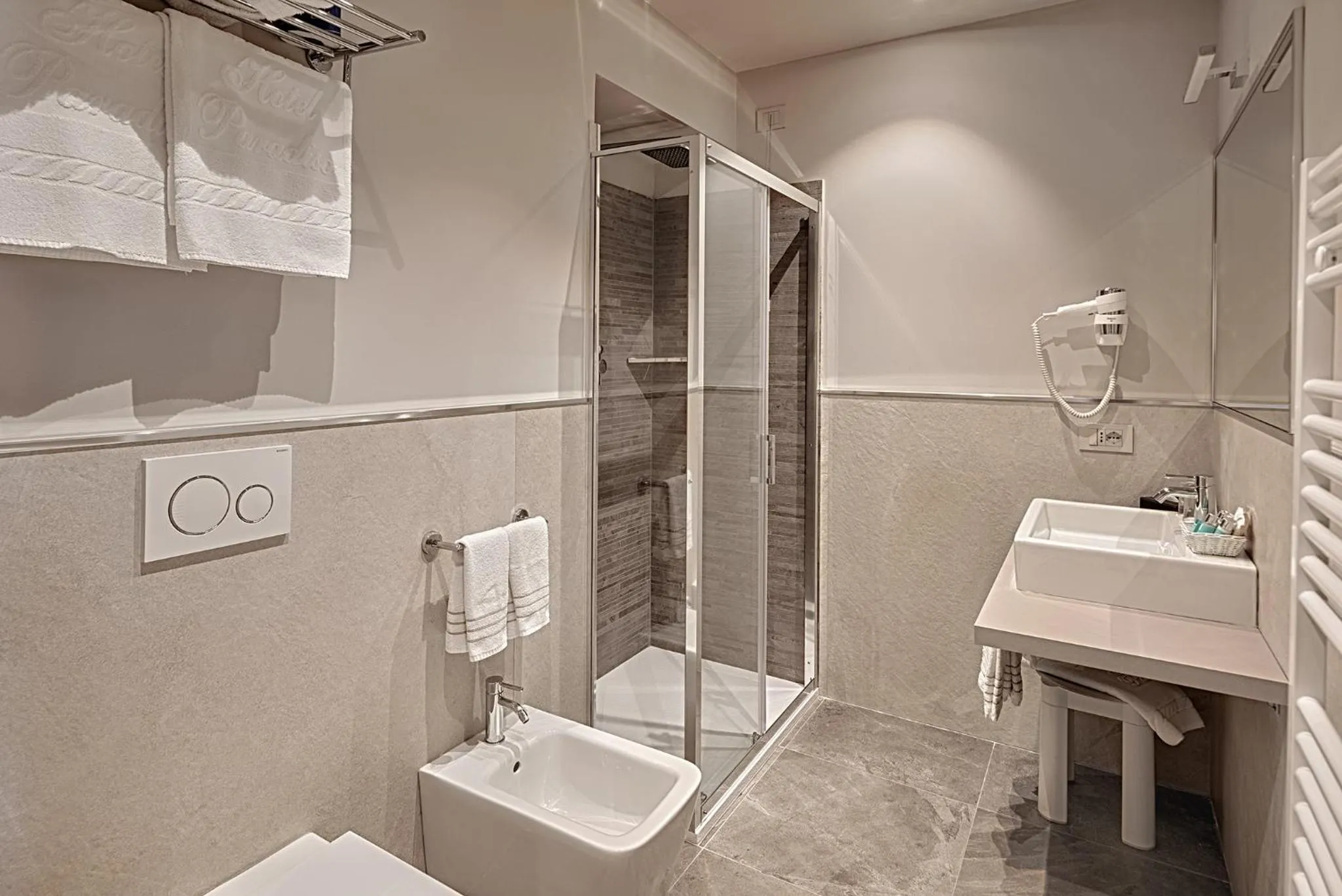 Shower in Hotel Paradiso