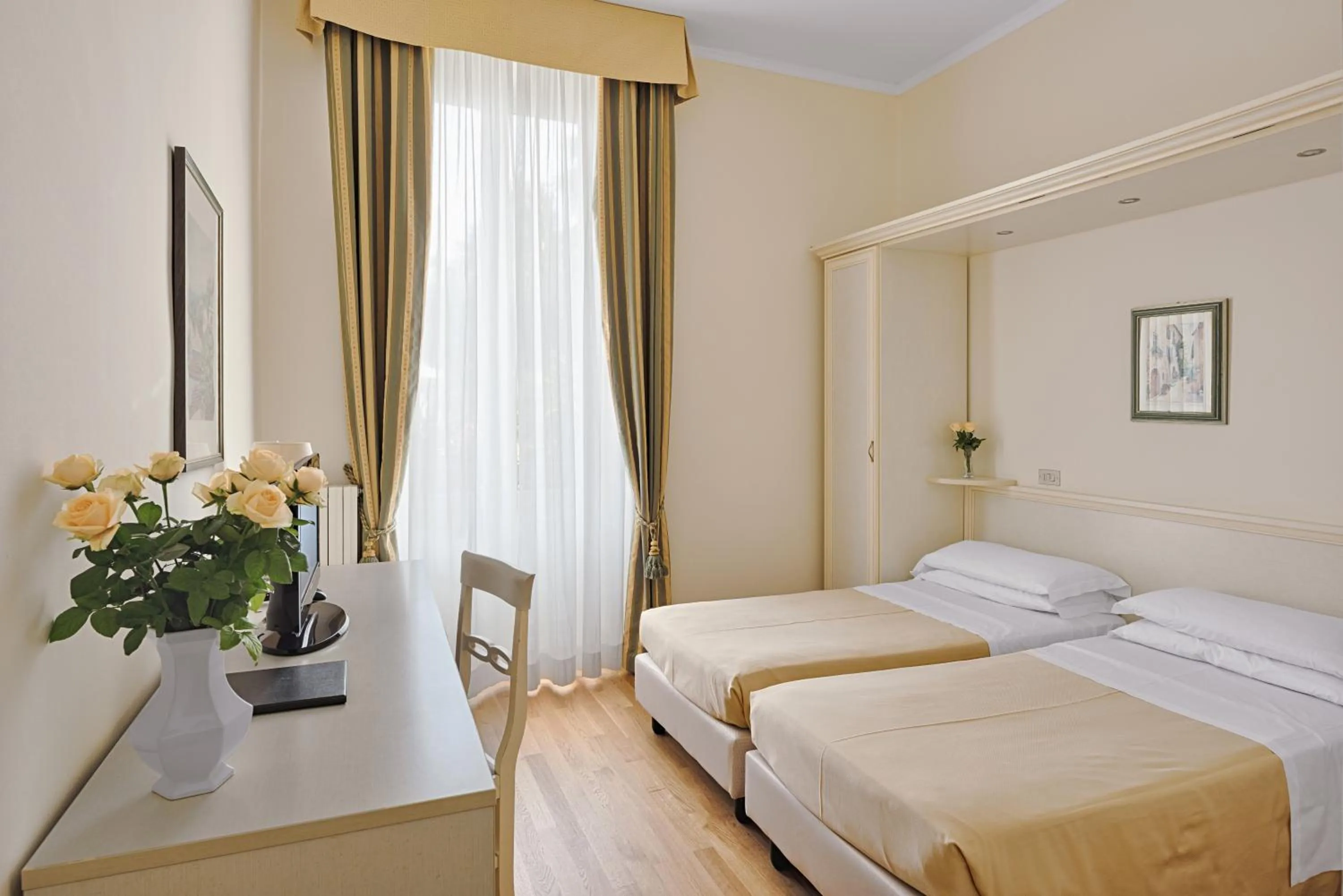 Photo of the whole room, Bed in Hotel Paradiso