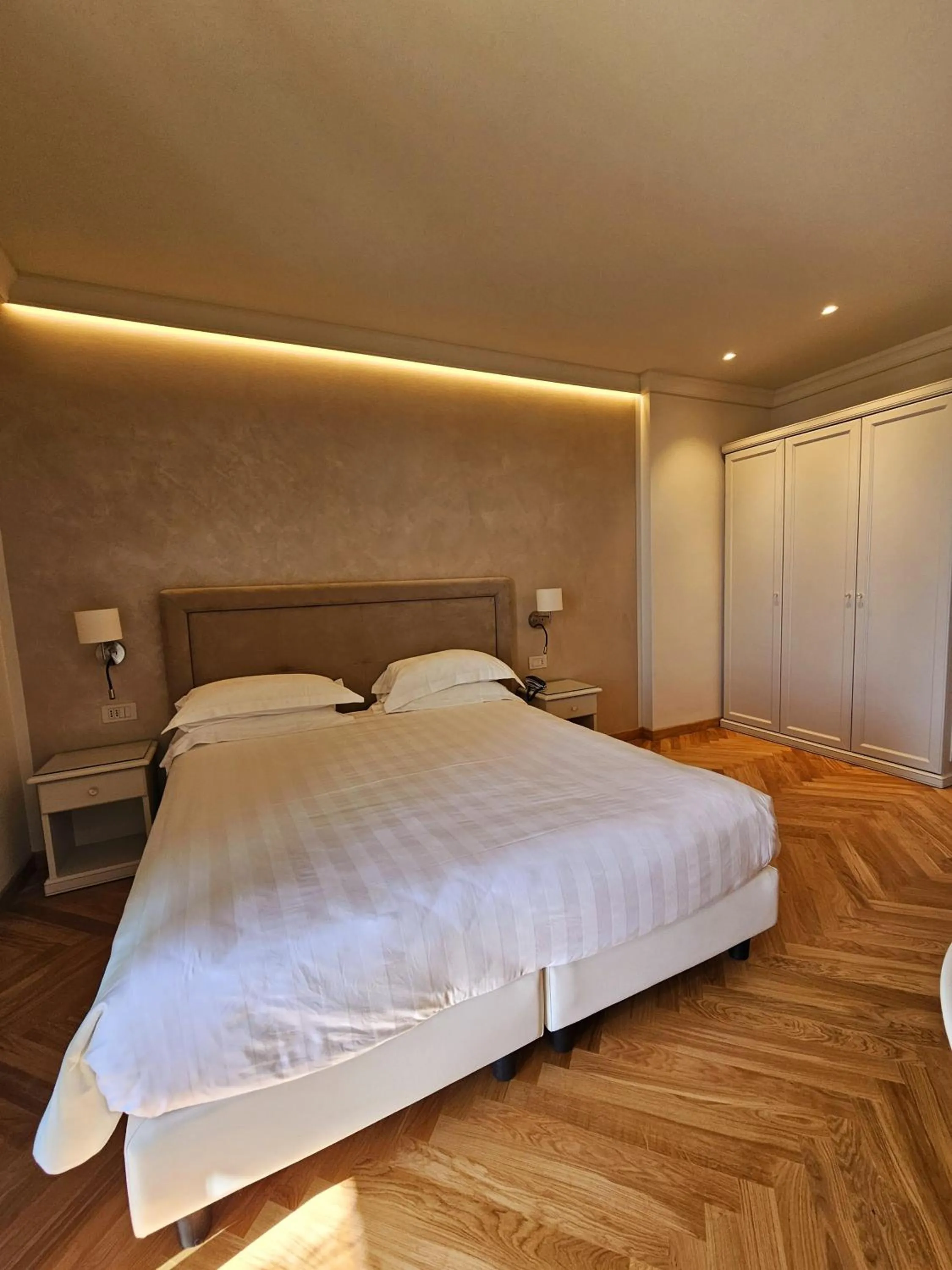 Bed in Hotel Paradiso