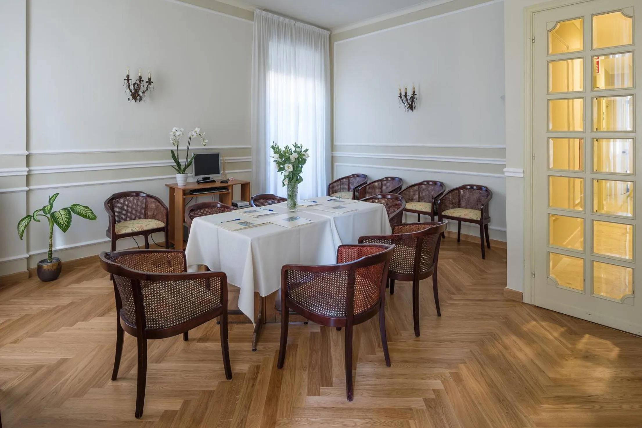 Communal lounge/ TV room in Hotel Paradiso