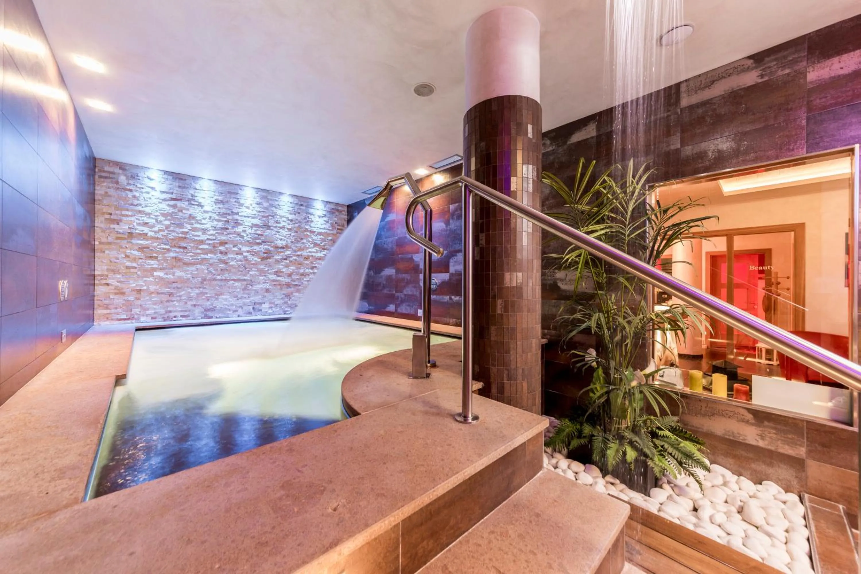 Hot Tub in Hotel La Maison Wellness & Spa