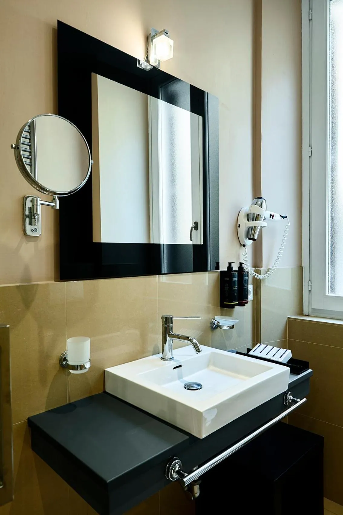 Bathroom in Trianon Borgo Pio Aparthotel