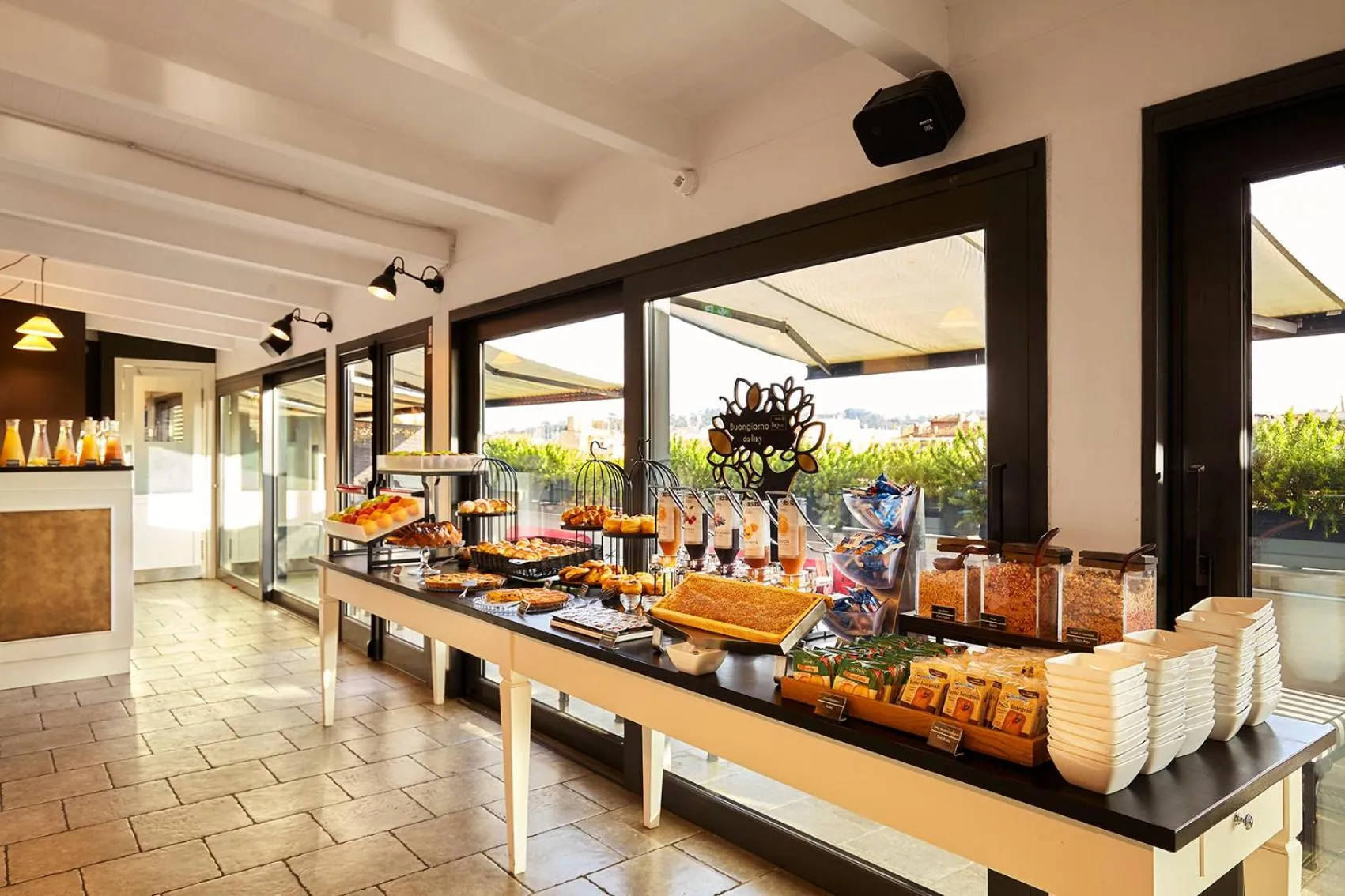 Buffet breakfast in Trianon Borgo Pio Aparthotel