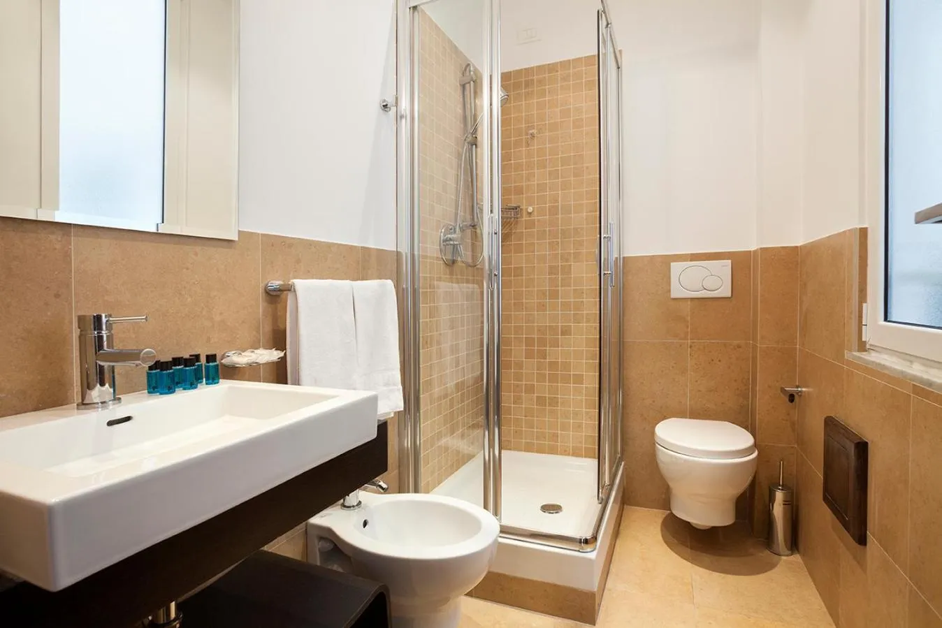 Bathroom in Trianon Borgo Pio Aparthotel