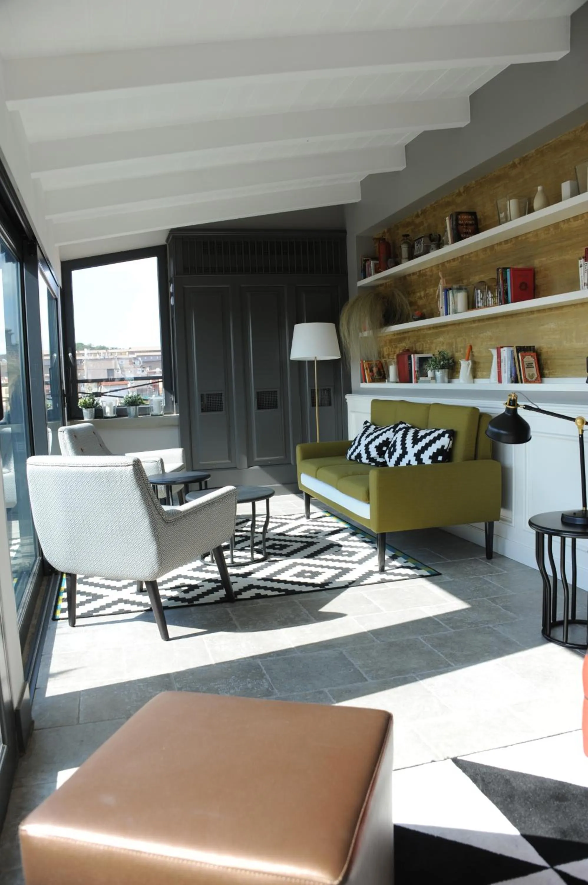 Communal lounge/ TV room in Trianon Borgo Pio Aparthotel