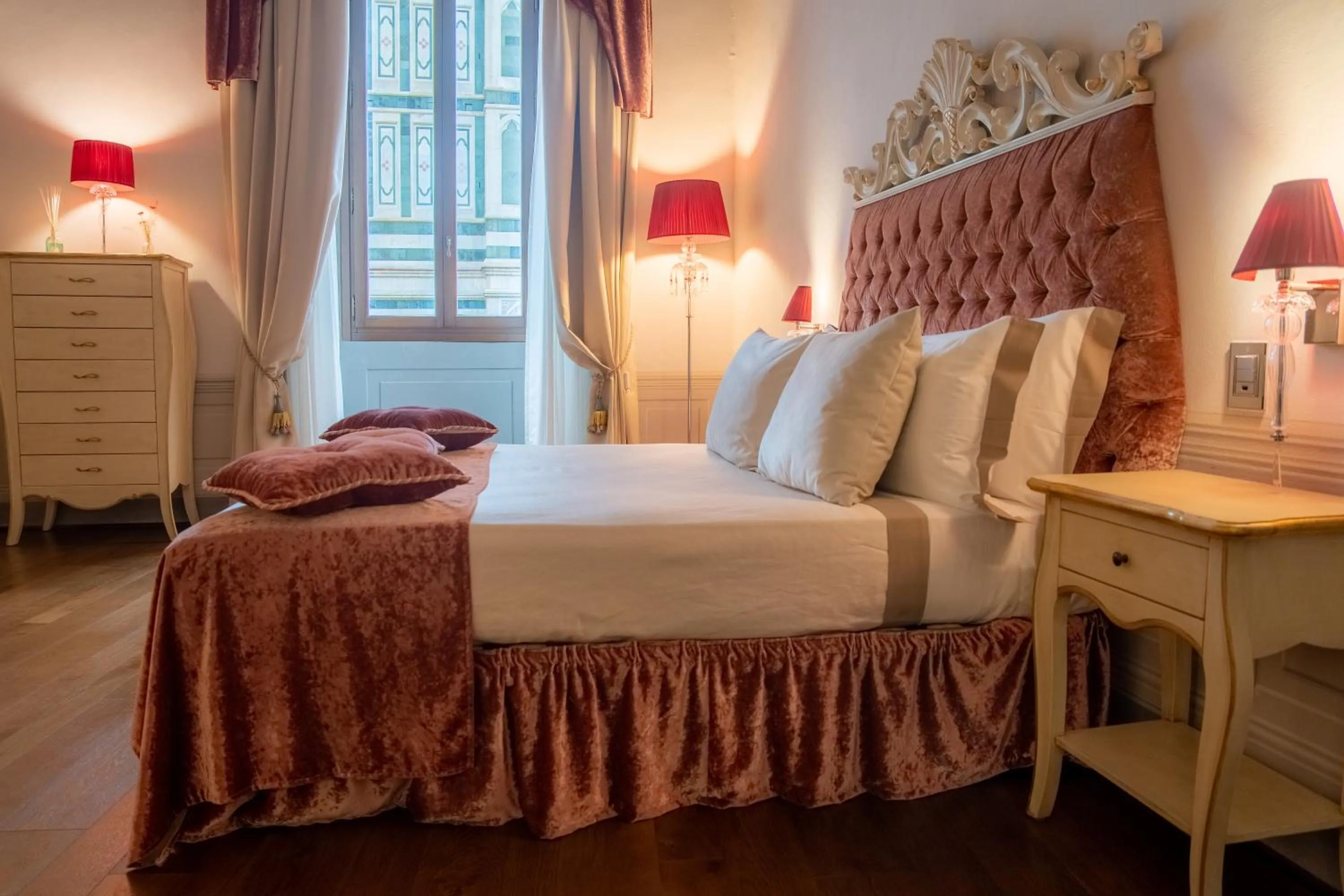 View (from property/room), Bed in Firenze al Duomo