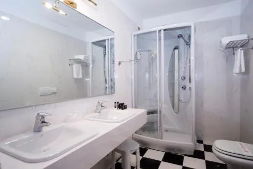 Bathroom in Hotel Marconi