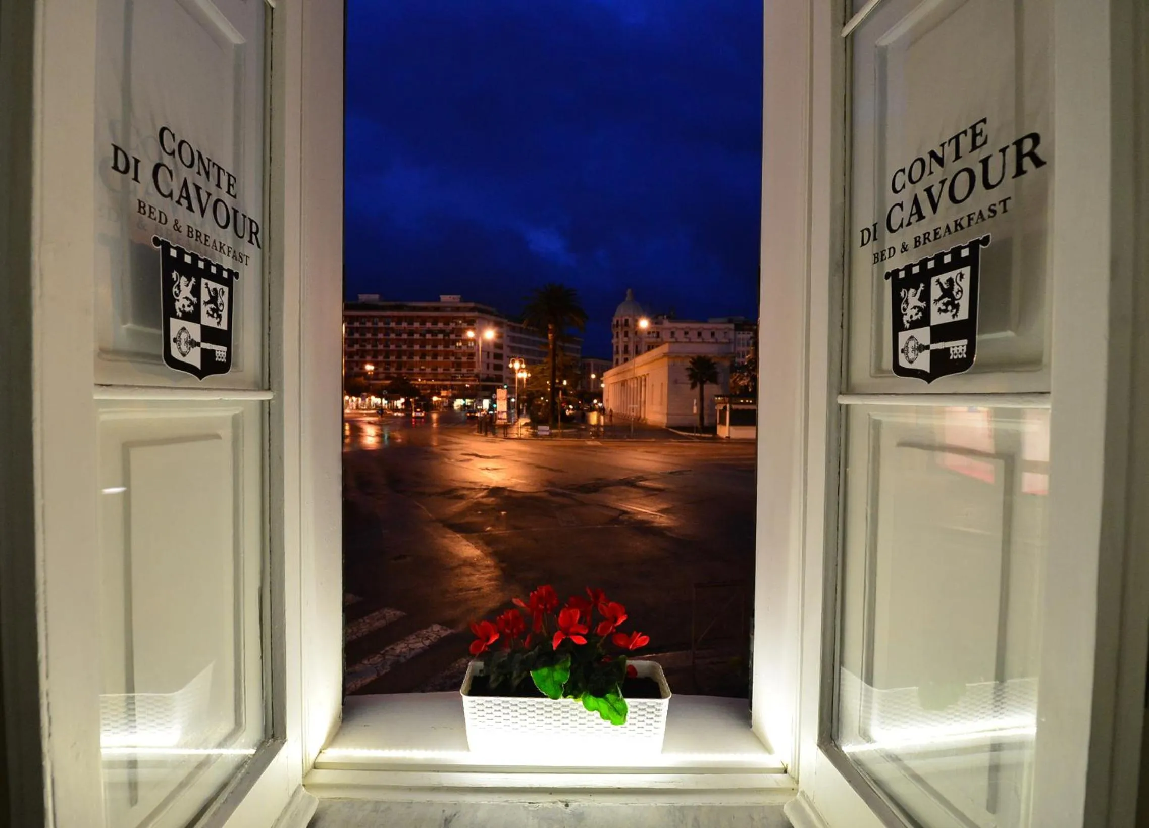 Photo of the whole room in Conte di Cavour