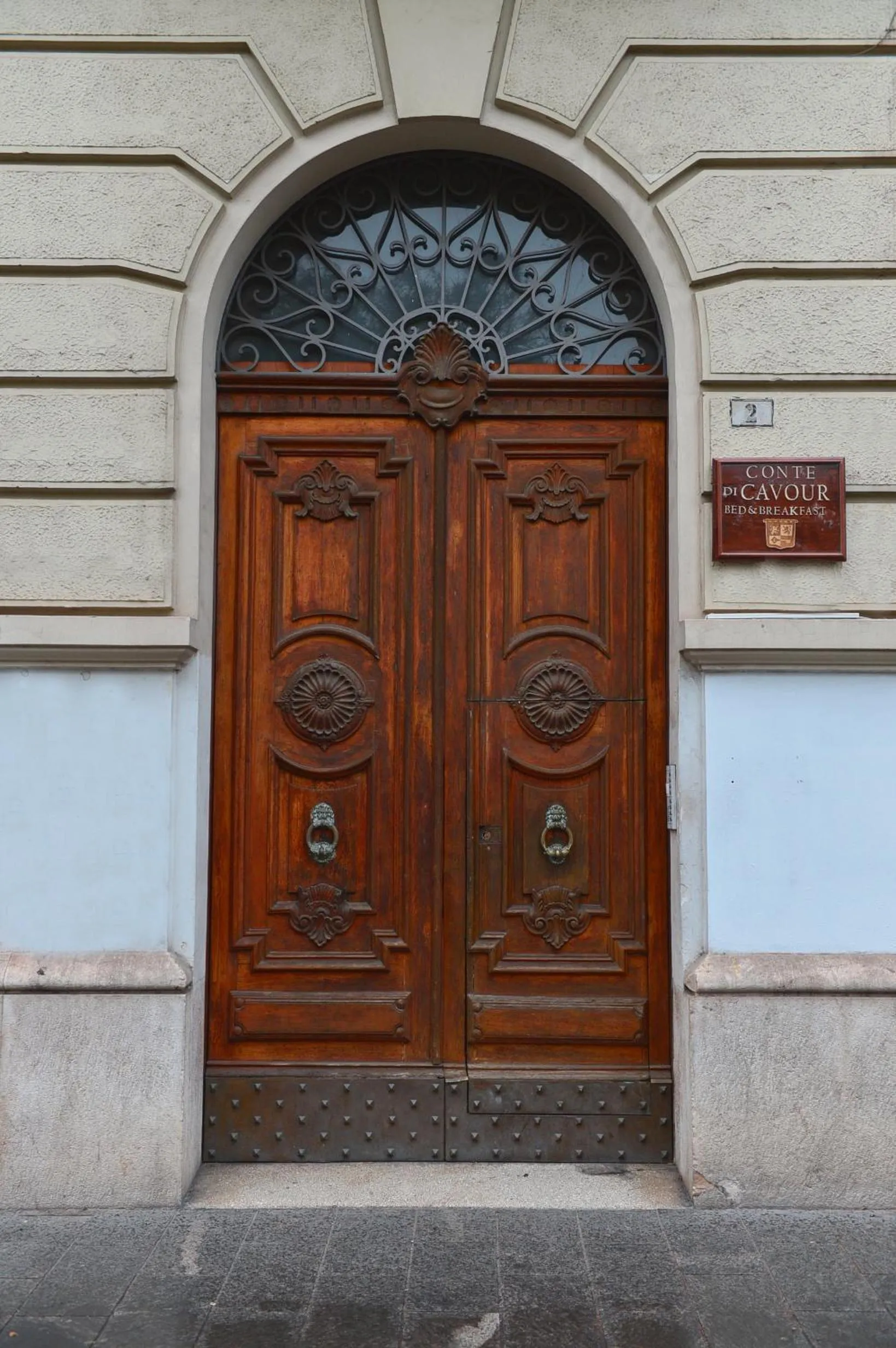 Facade/entrance in Conte di Cavour