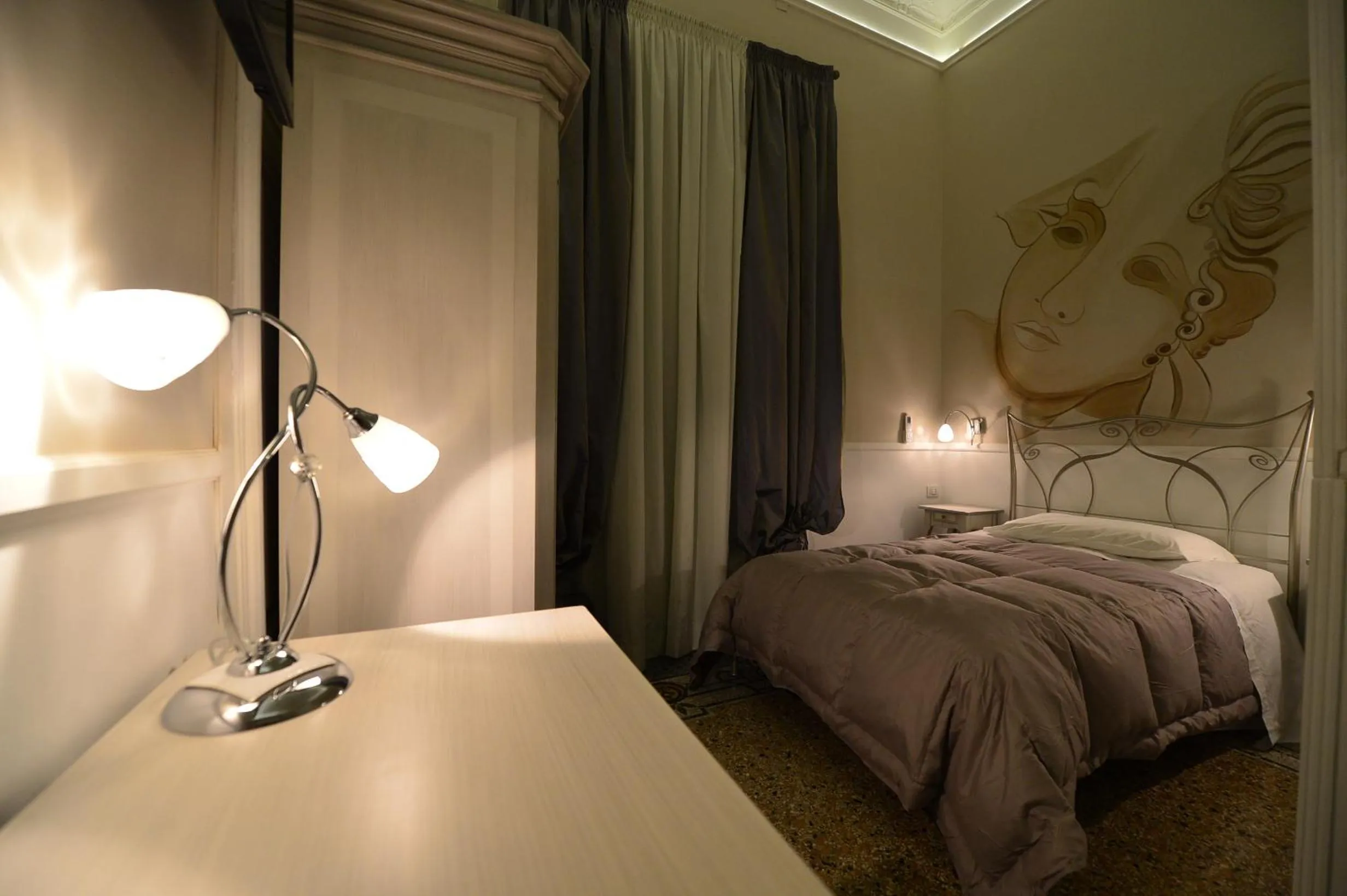 Decorative detail, Bed in Conte di Cavour