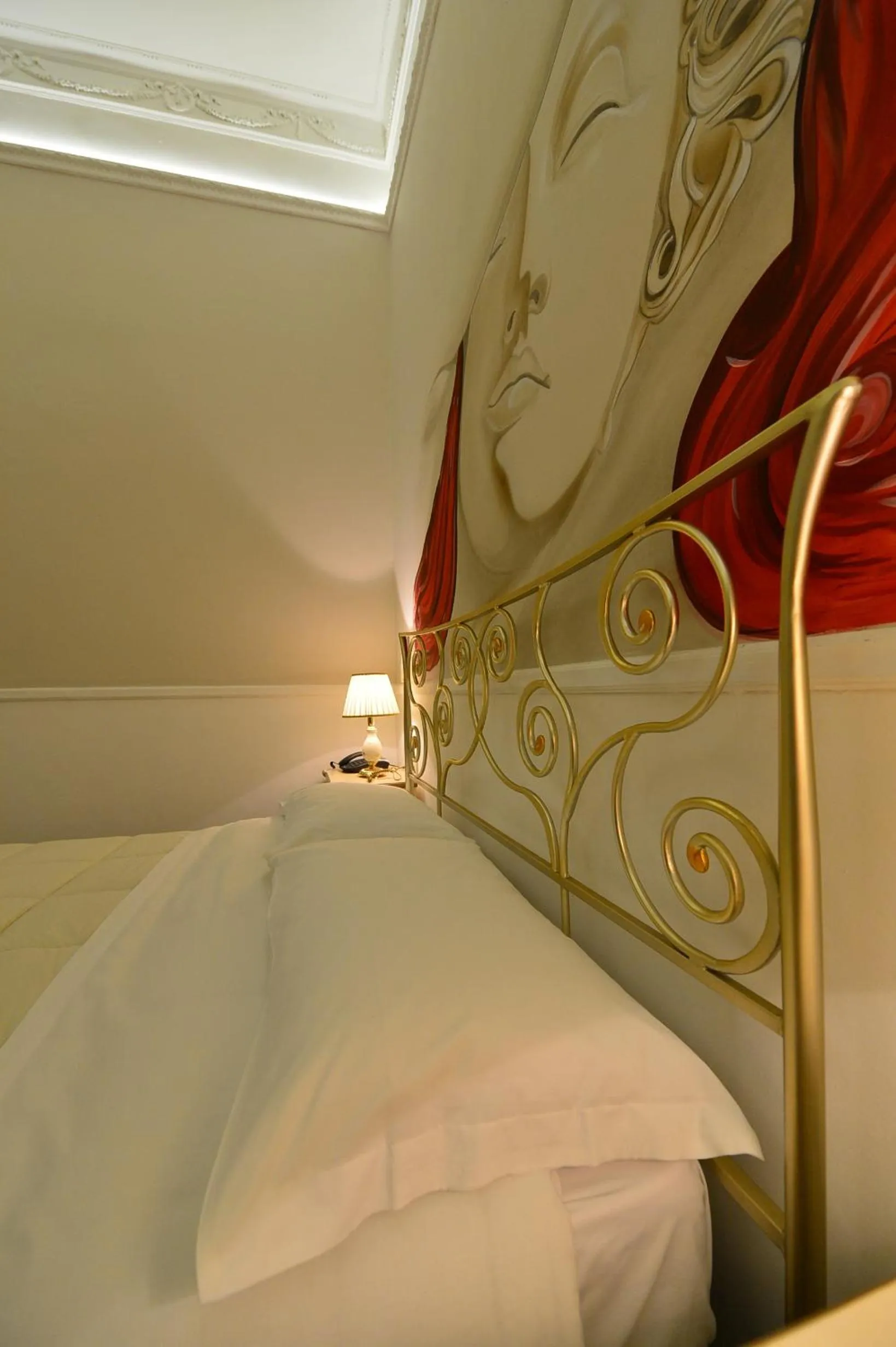 Decorative detail, Bed in Conte di Cavour