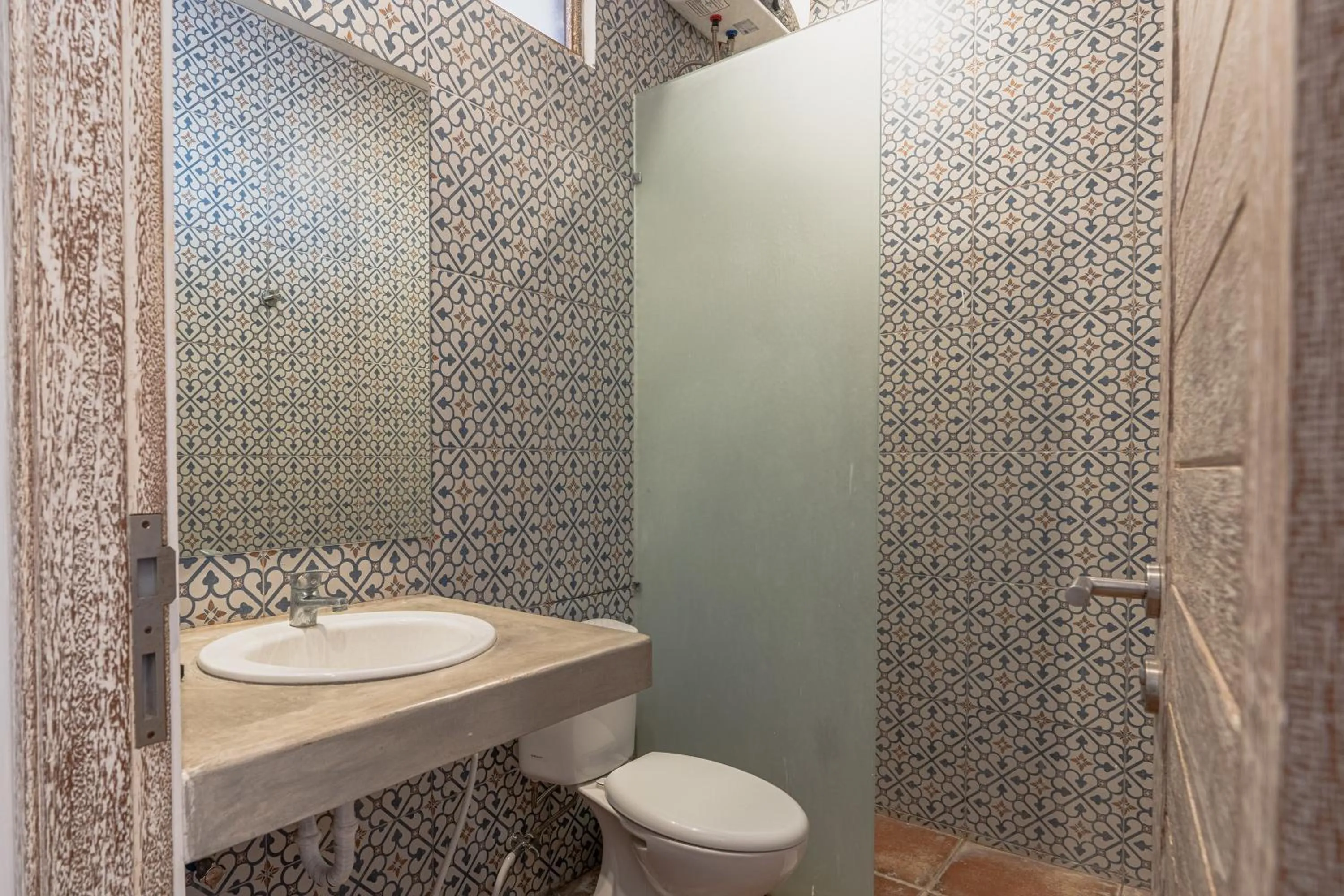 Bathroom in Malam Hari ApartHotel