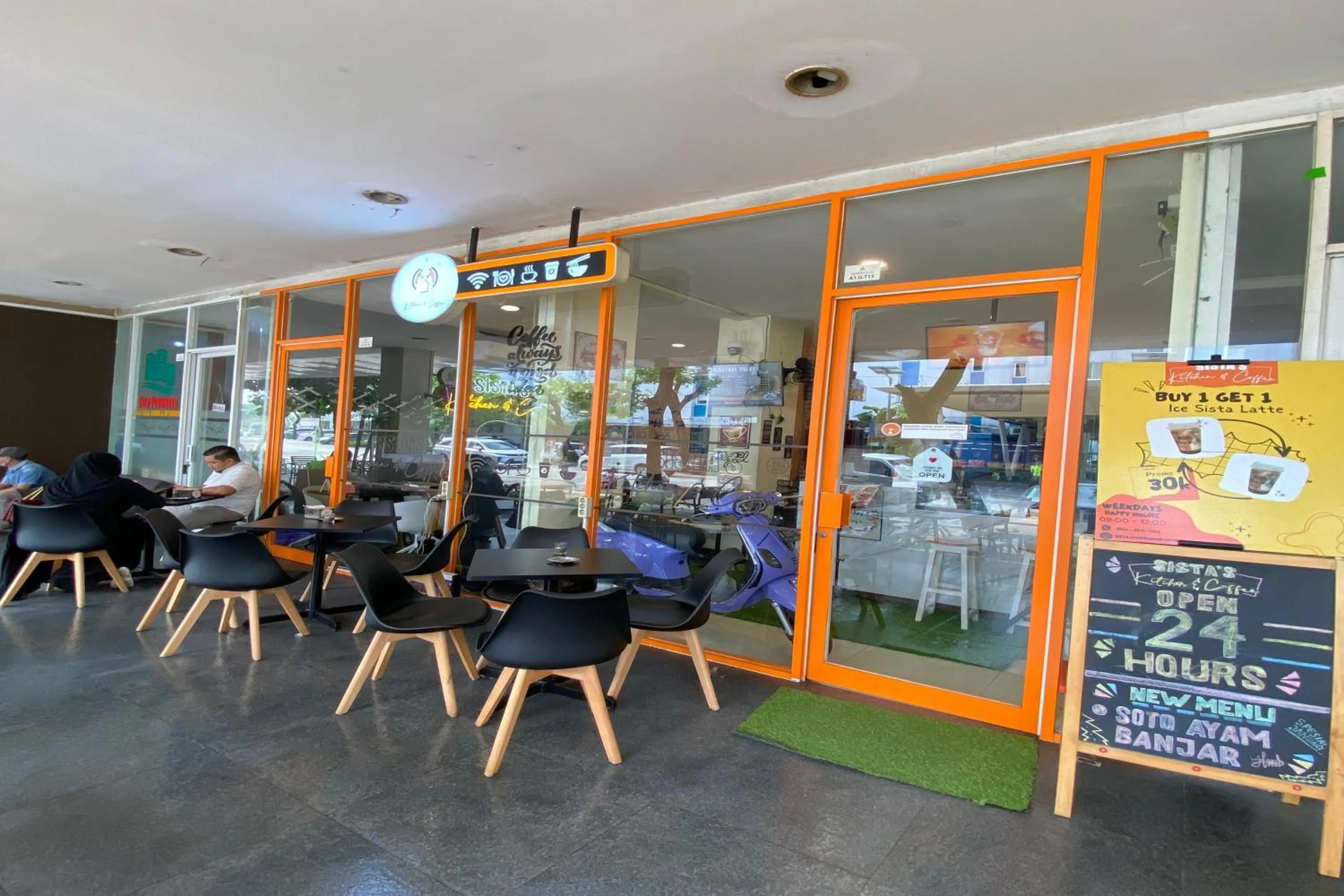 Restaurant/places to eat in Hariss Inn Bandara