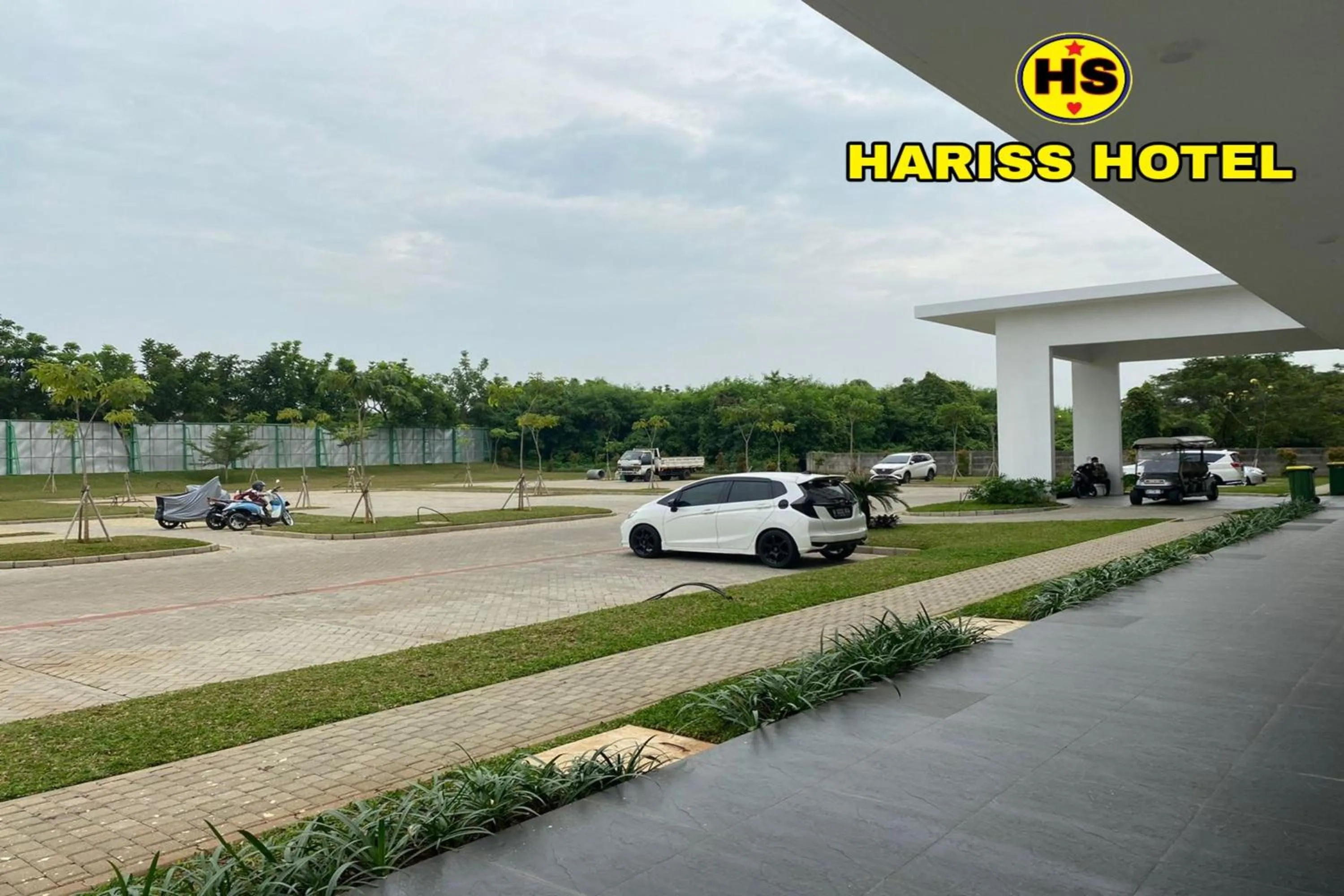 Parking in Hariss Inn Bandara