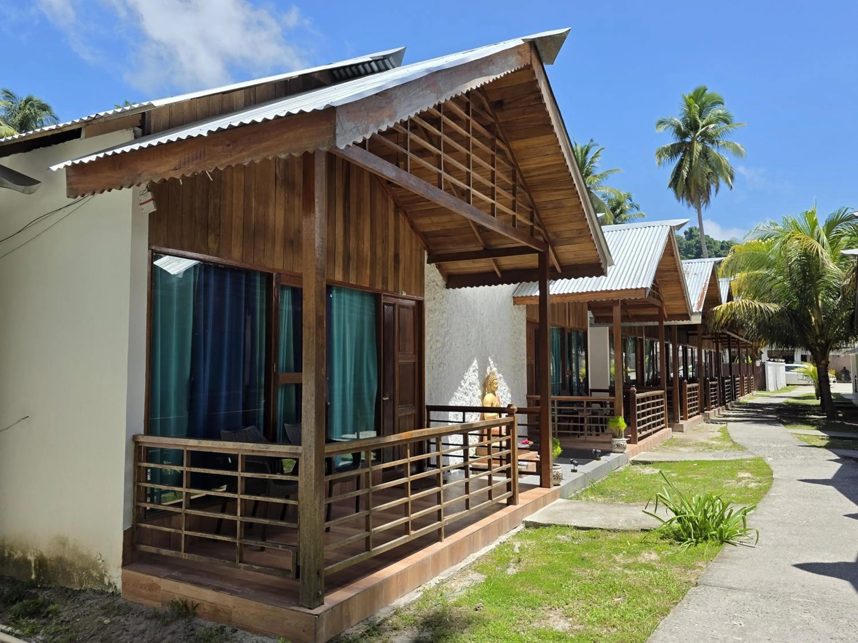 Property building in Lemon Grass Resort & Spa