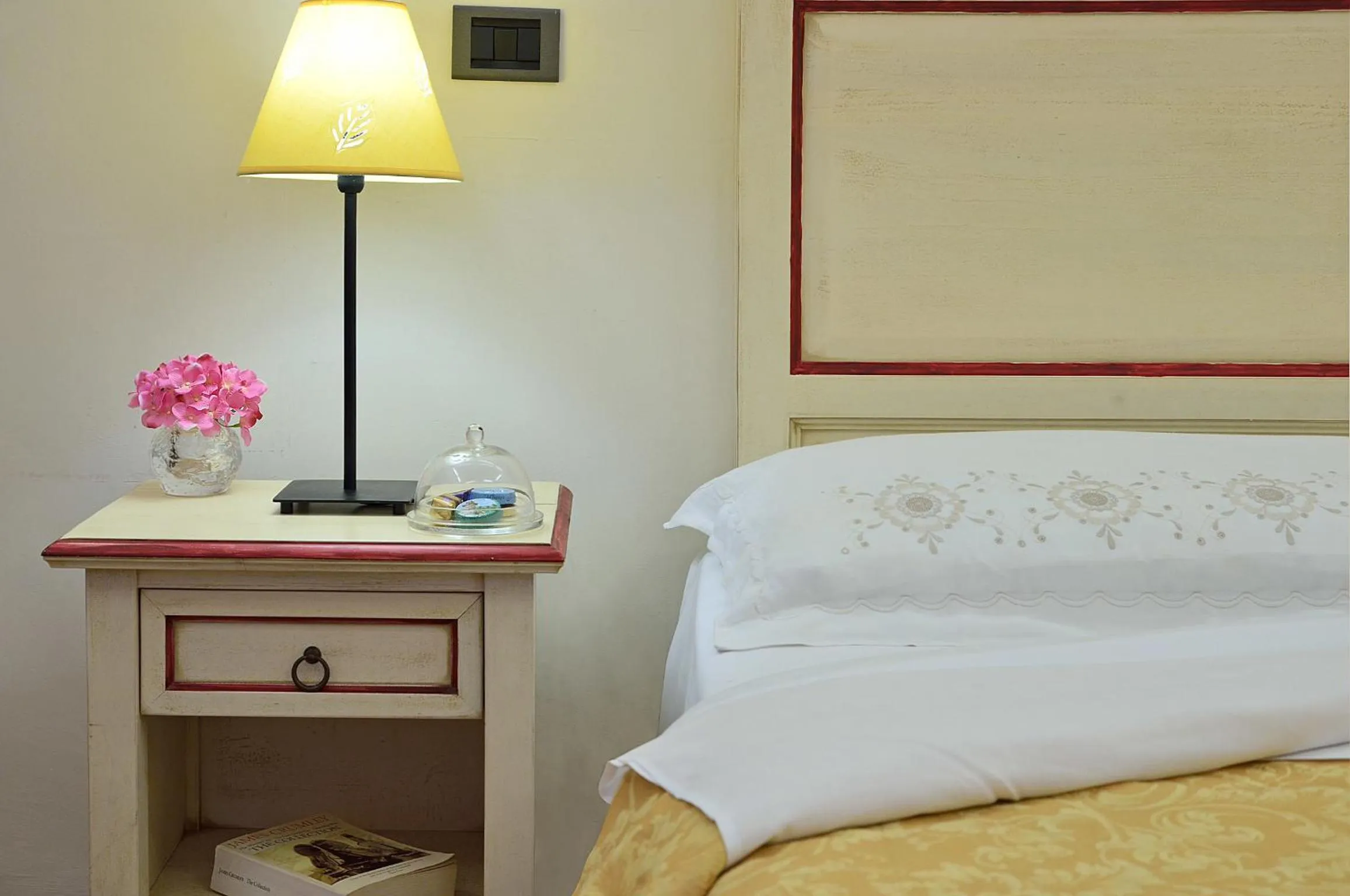 Decorative detail, Bed in Hotel Vasari