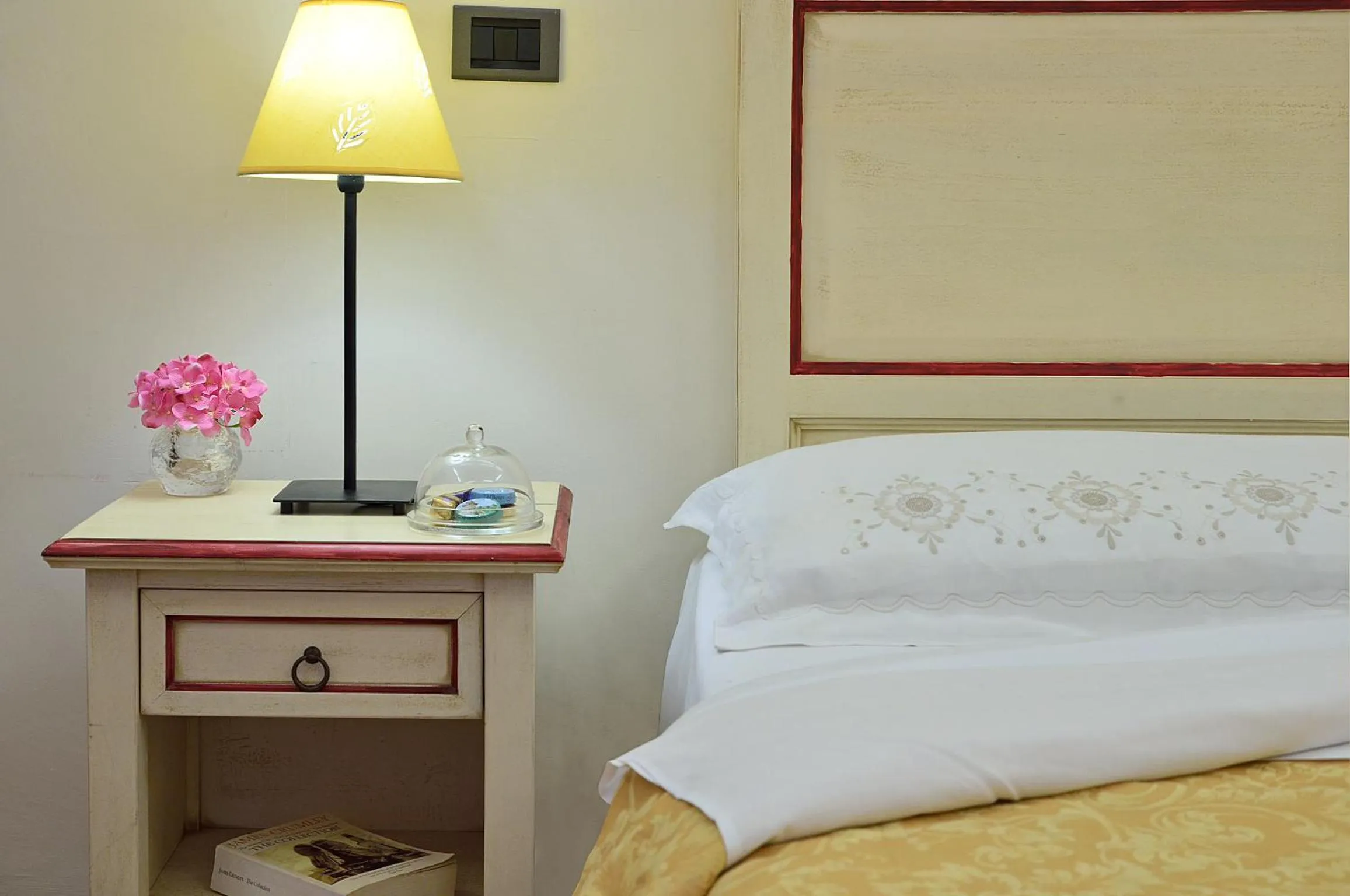 Decorative detail, Bed in Hotel Vasari