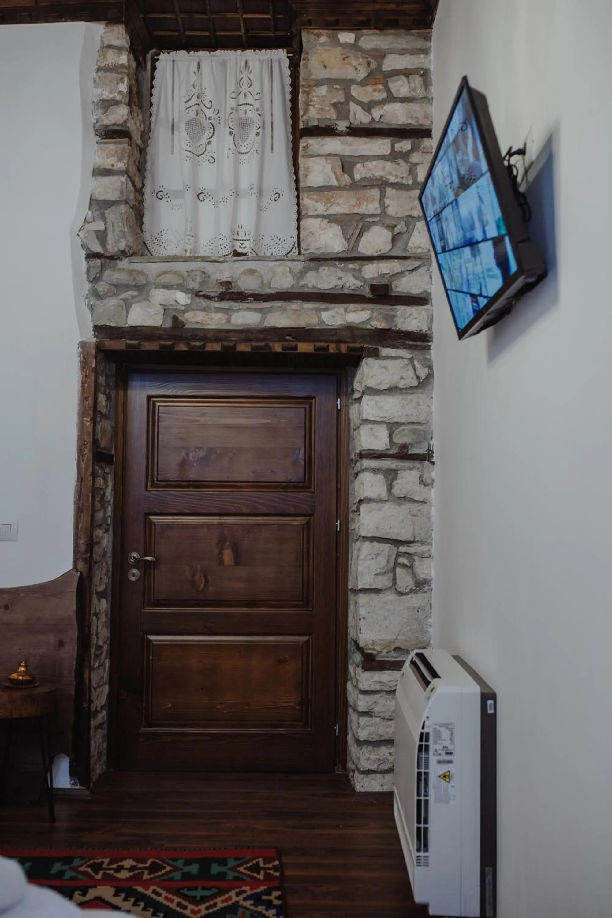 Communal lounge/ TV room in Tradita e Beratit