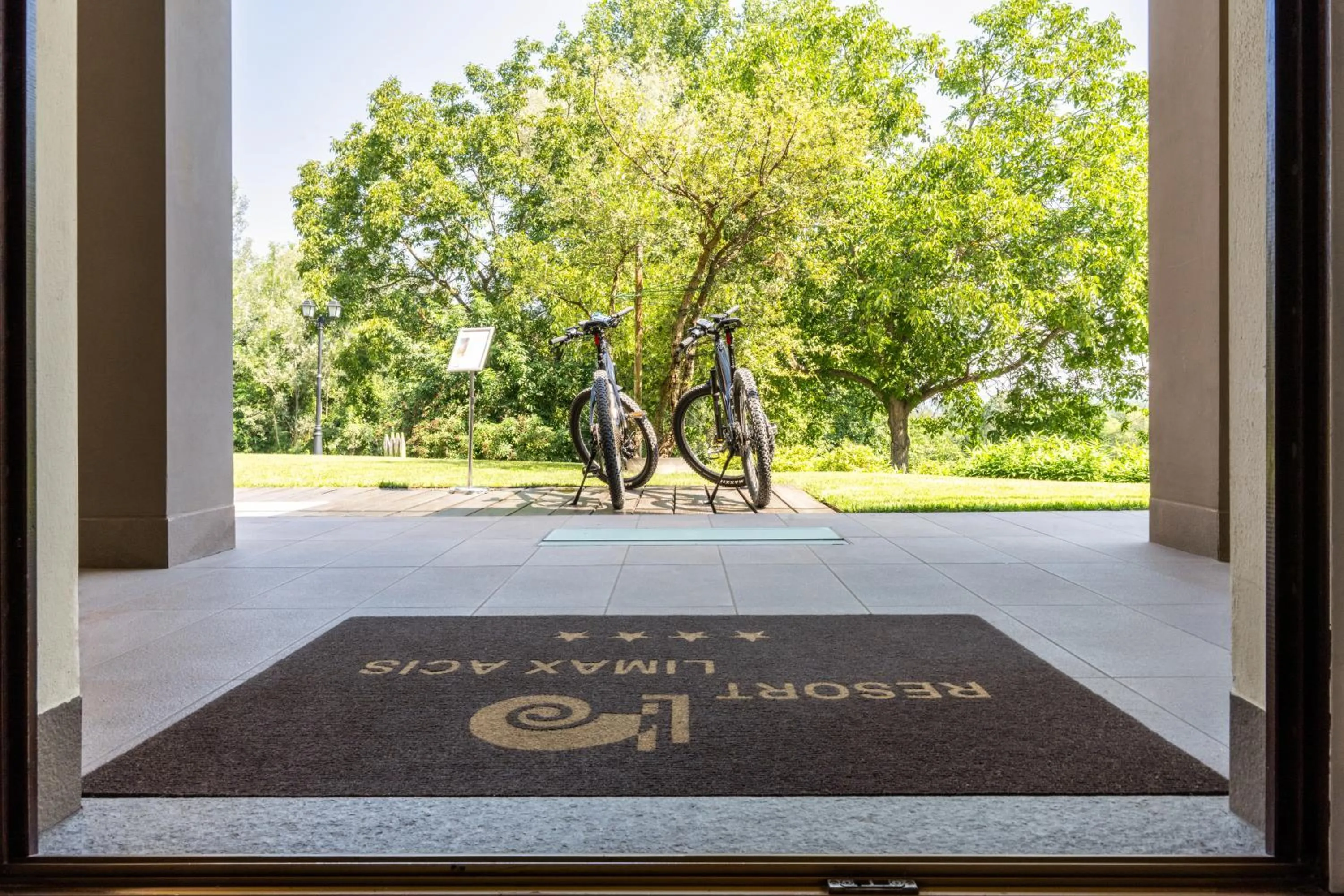 Day in Resort Limax Acis