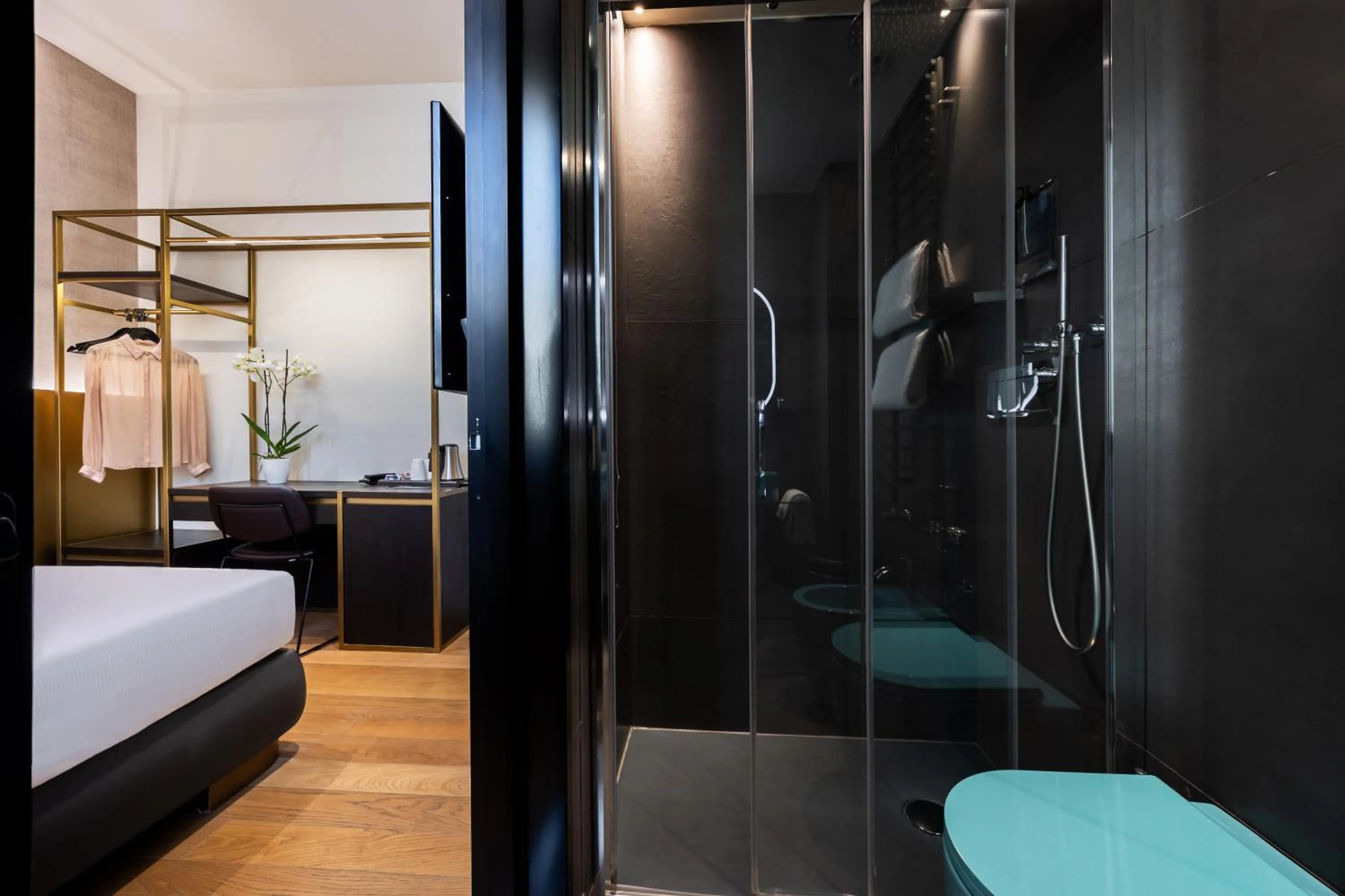 Bathroom, Bed in The Market Urban Hotel