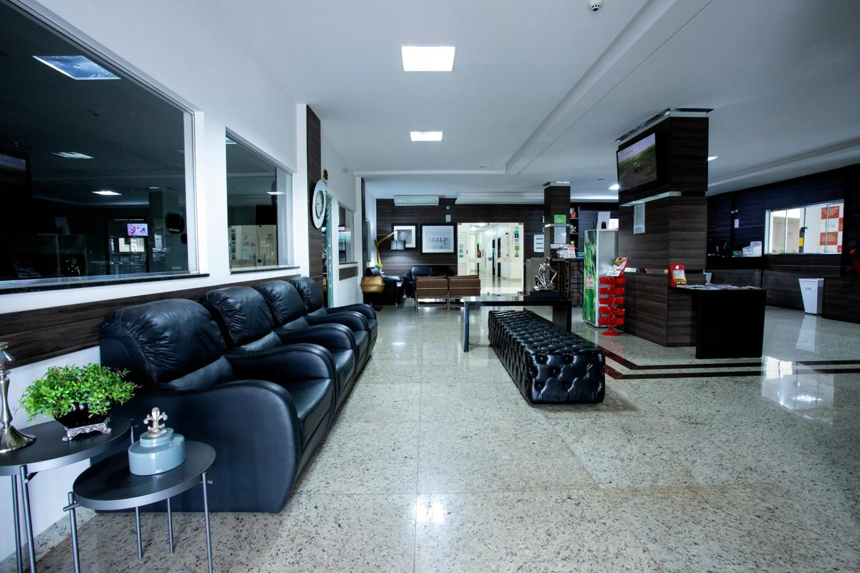 Communal lounge/ TV room in Tezla Hotel