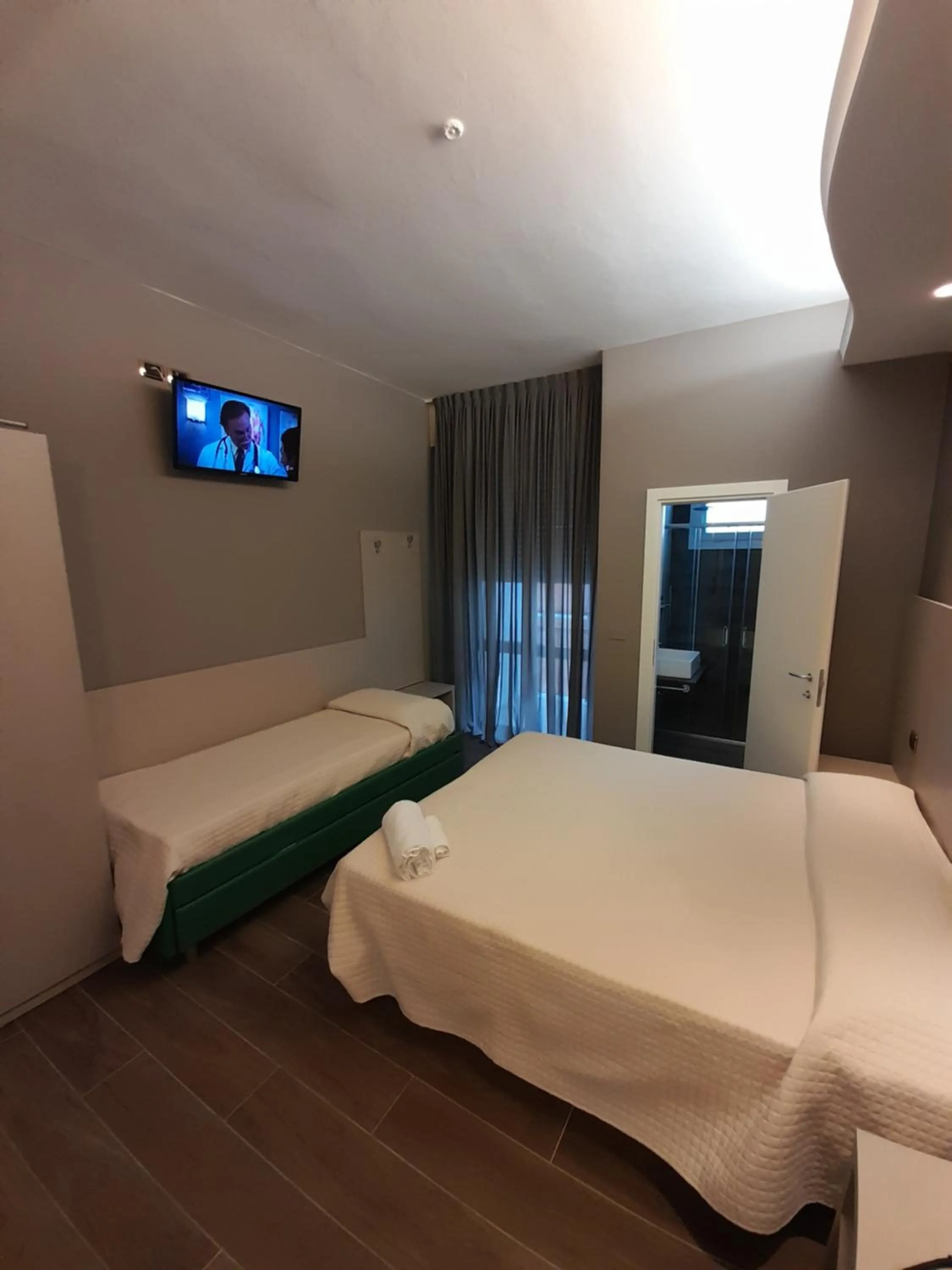 Bed in Hotel Royal Plaza