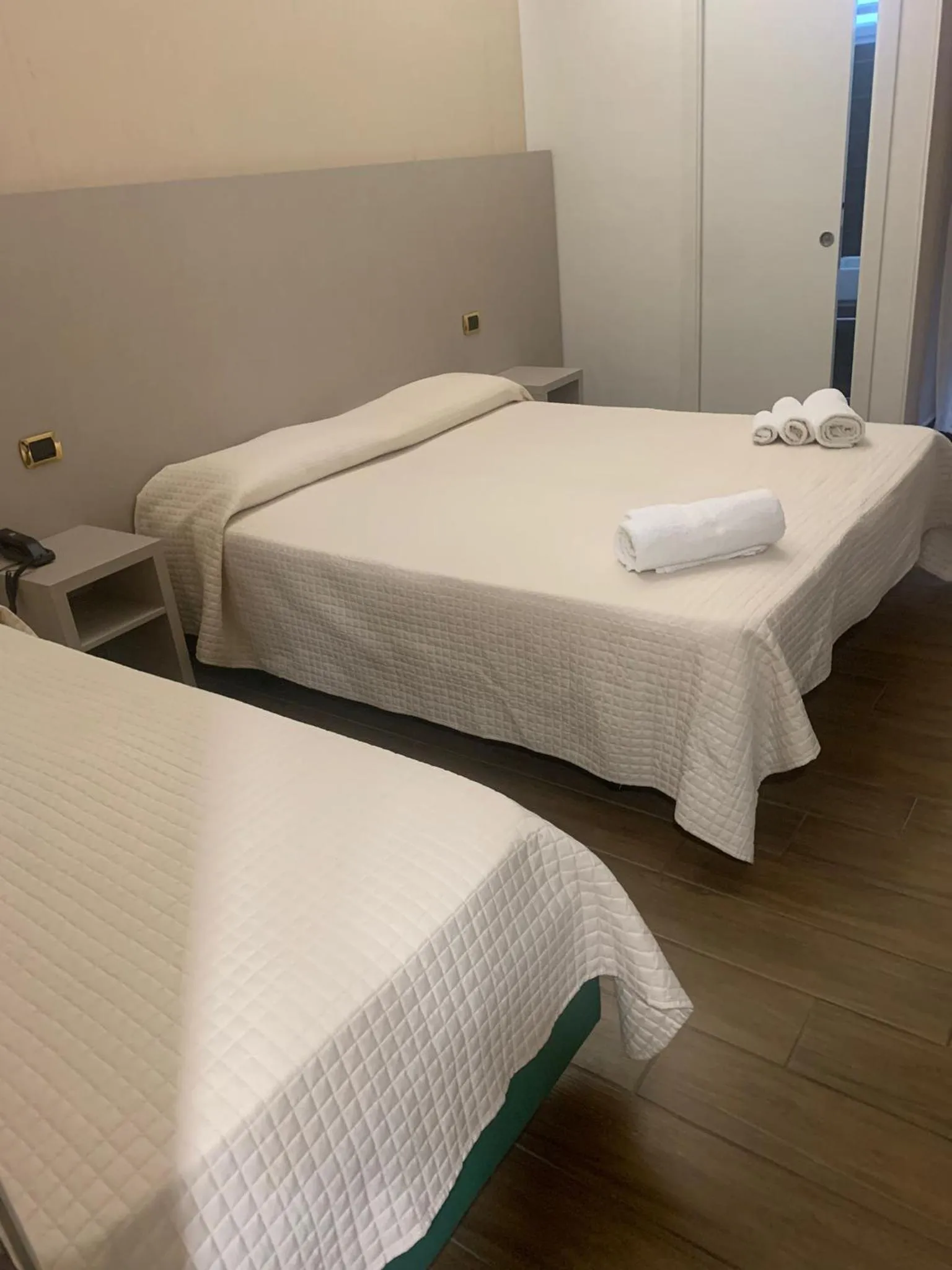 Bed in Hotel Royal Plaza