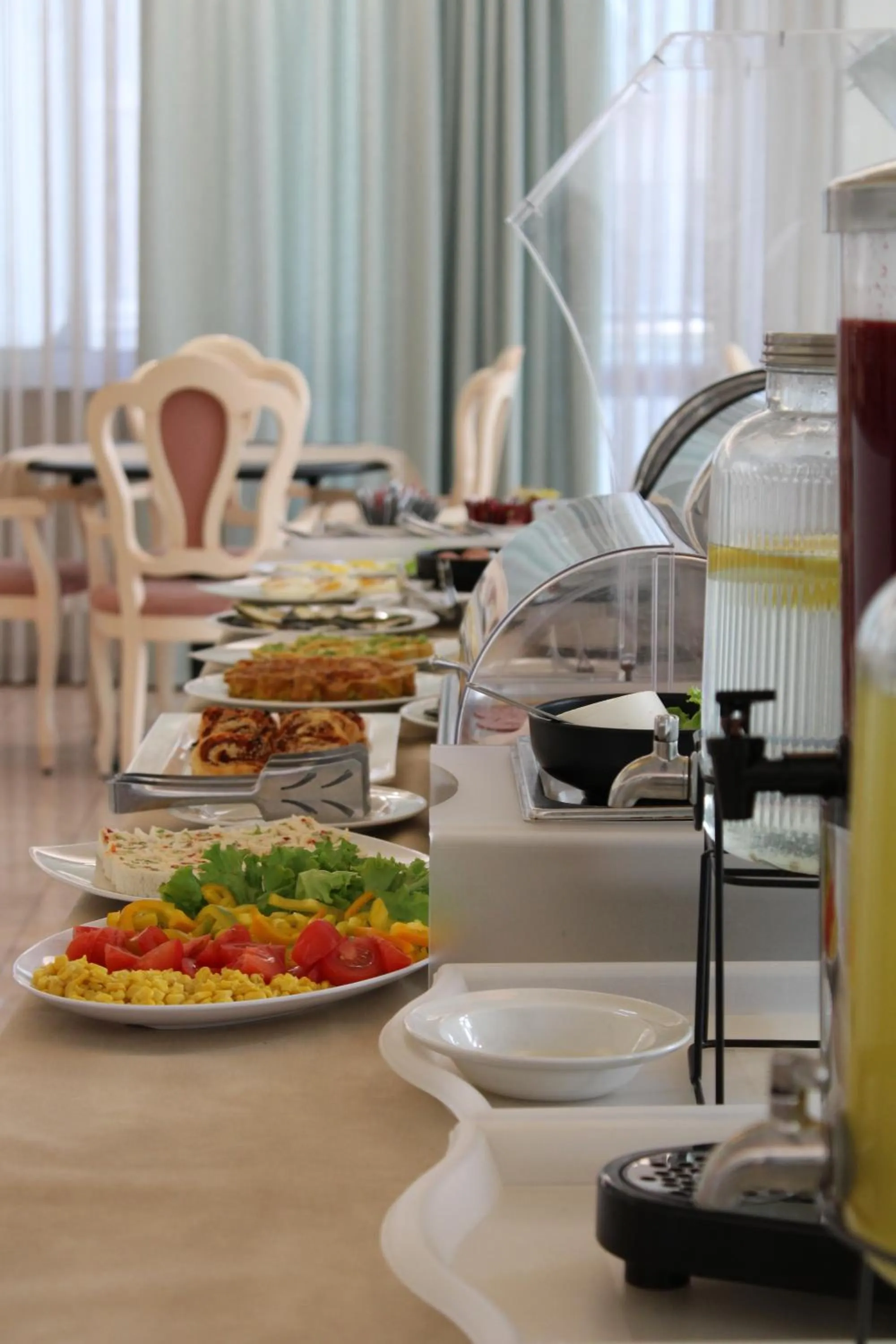 Breakfast in Hotel Royal Plaza