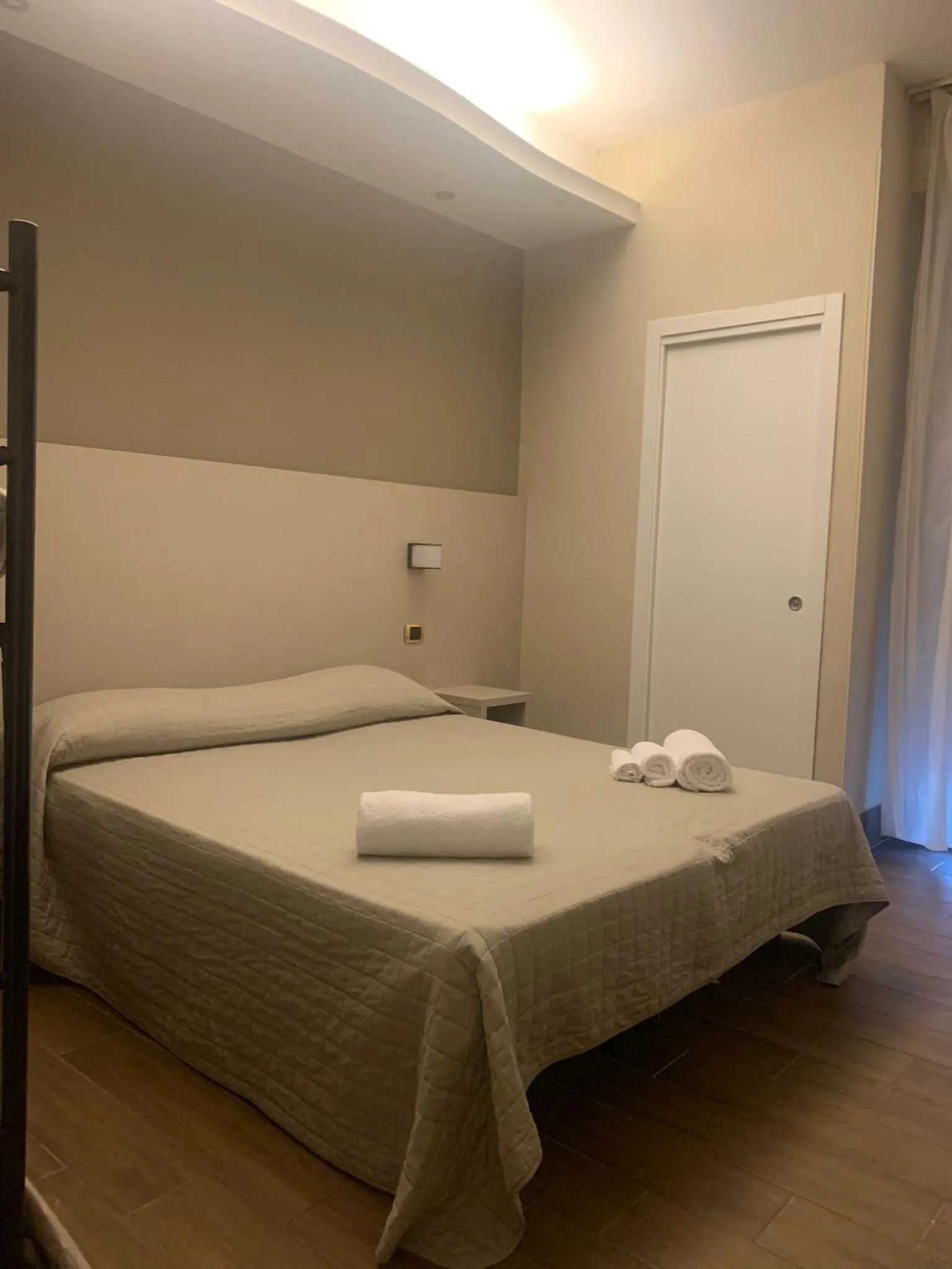 Bed in Hotel Royal Plaza