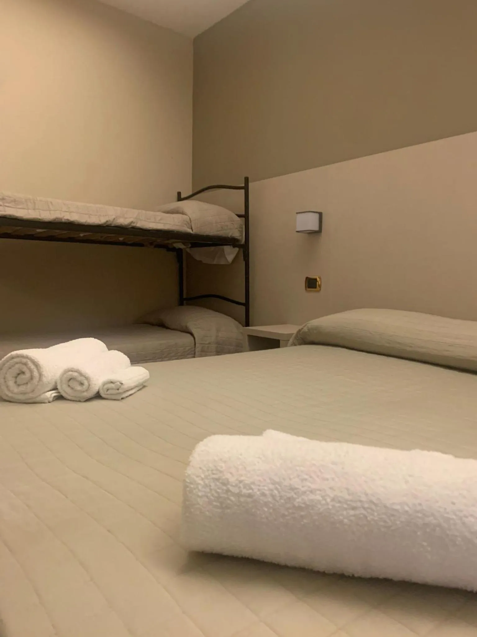 Photo of the whole room, Bed in Hotel Royal Plaza