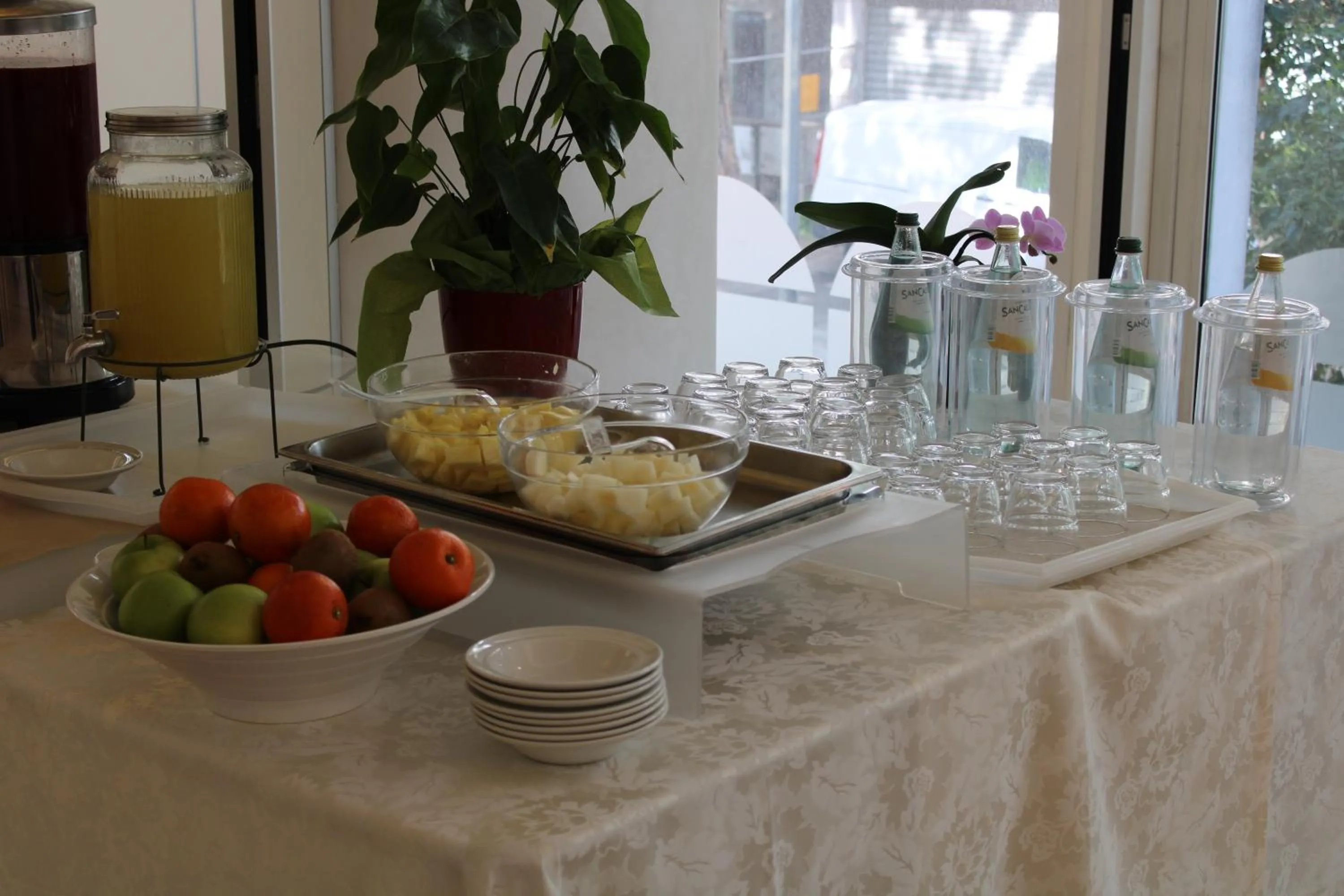 Breakfast in Hotel Royal Plaza