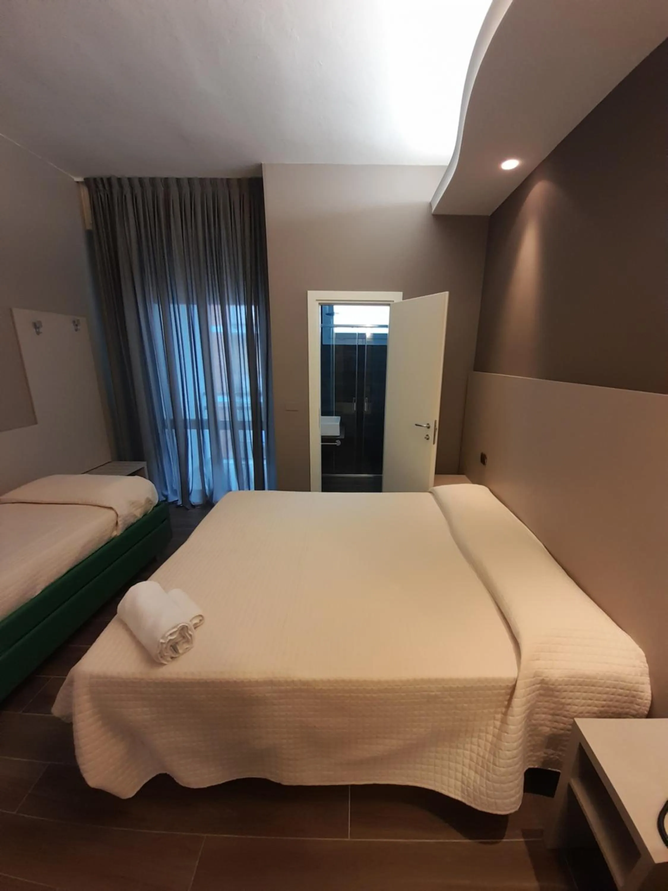 Bed in Hotel Royal Plaza