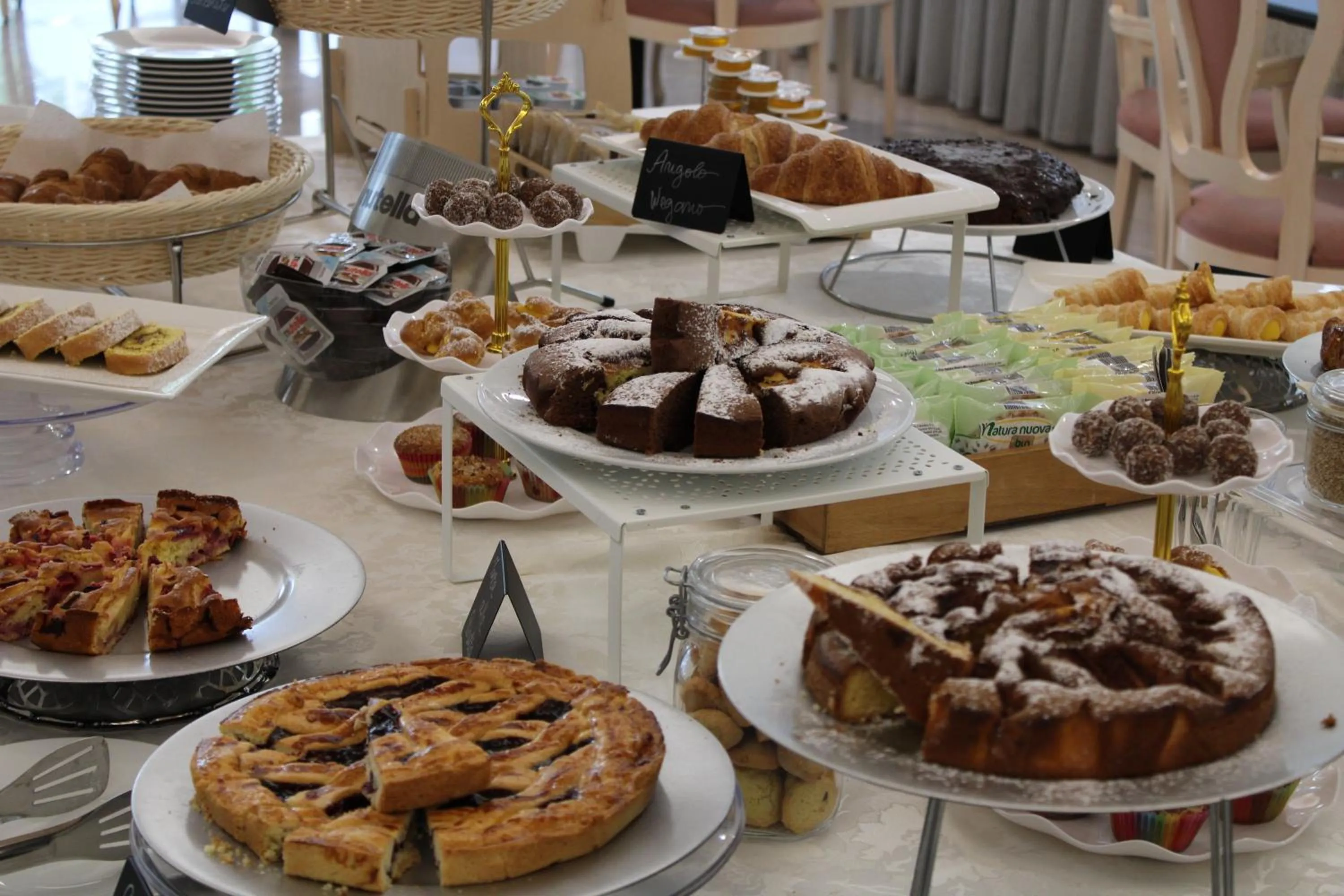 Breakfast in Hotel Royal Plaza