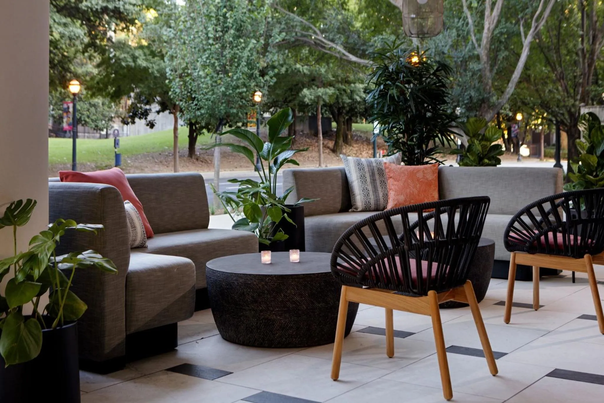 Lounge or bar in Kimpton Shane Atlanta by IHG