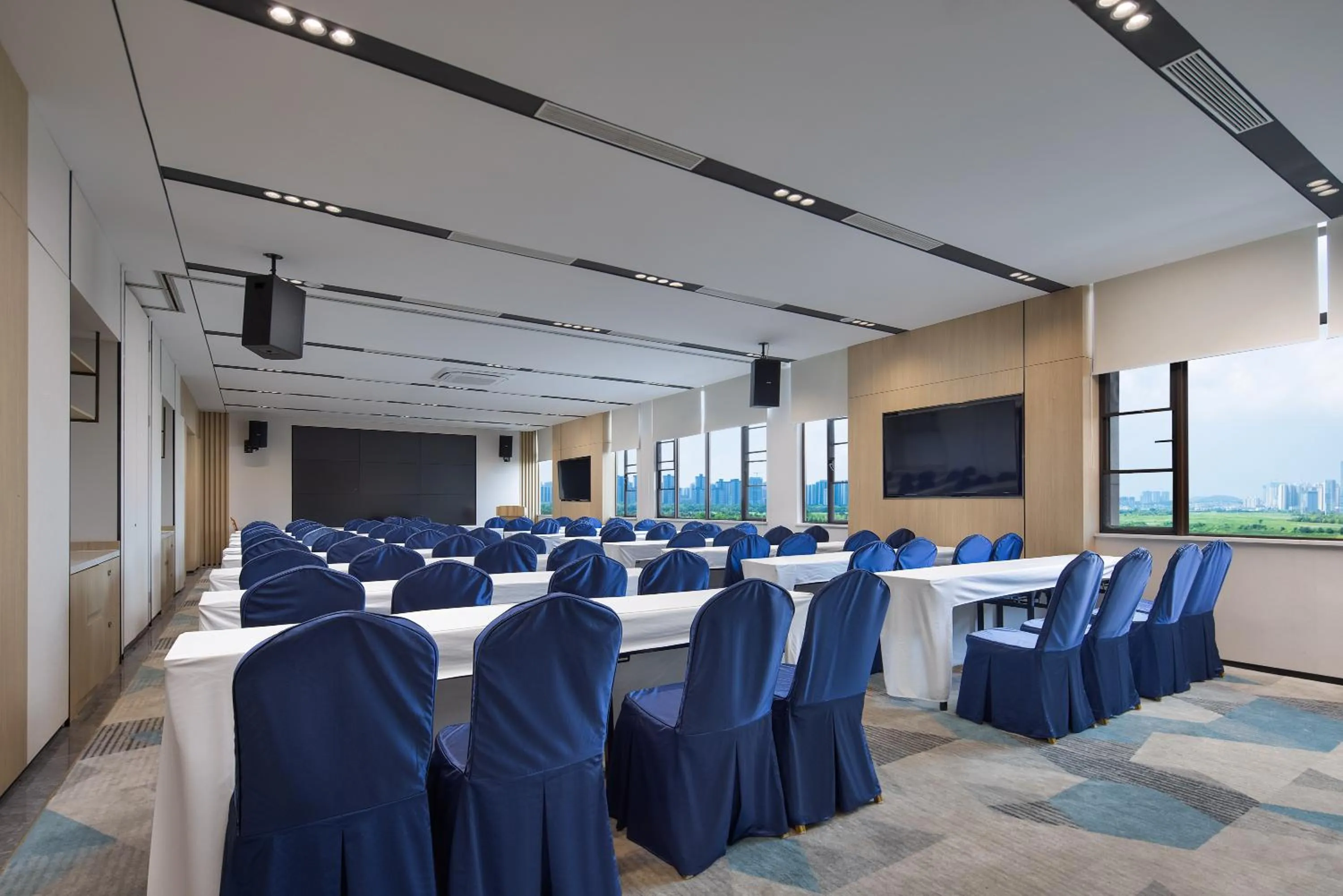 TV and multimedia in Holiday Inn Express Changsha University Tech City by IHG