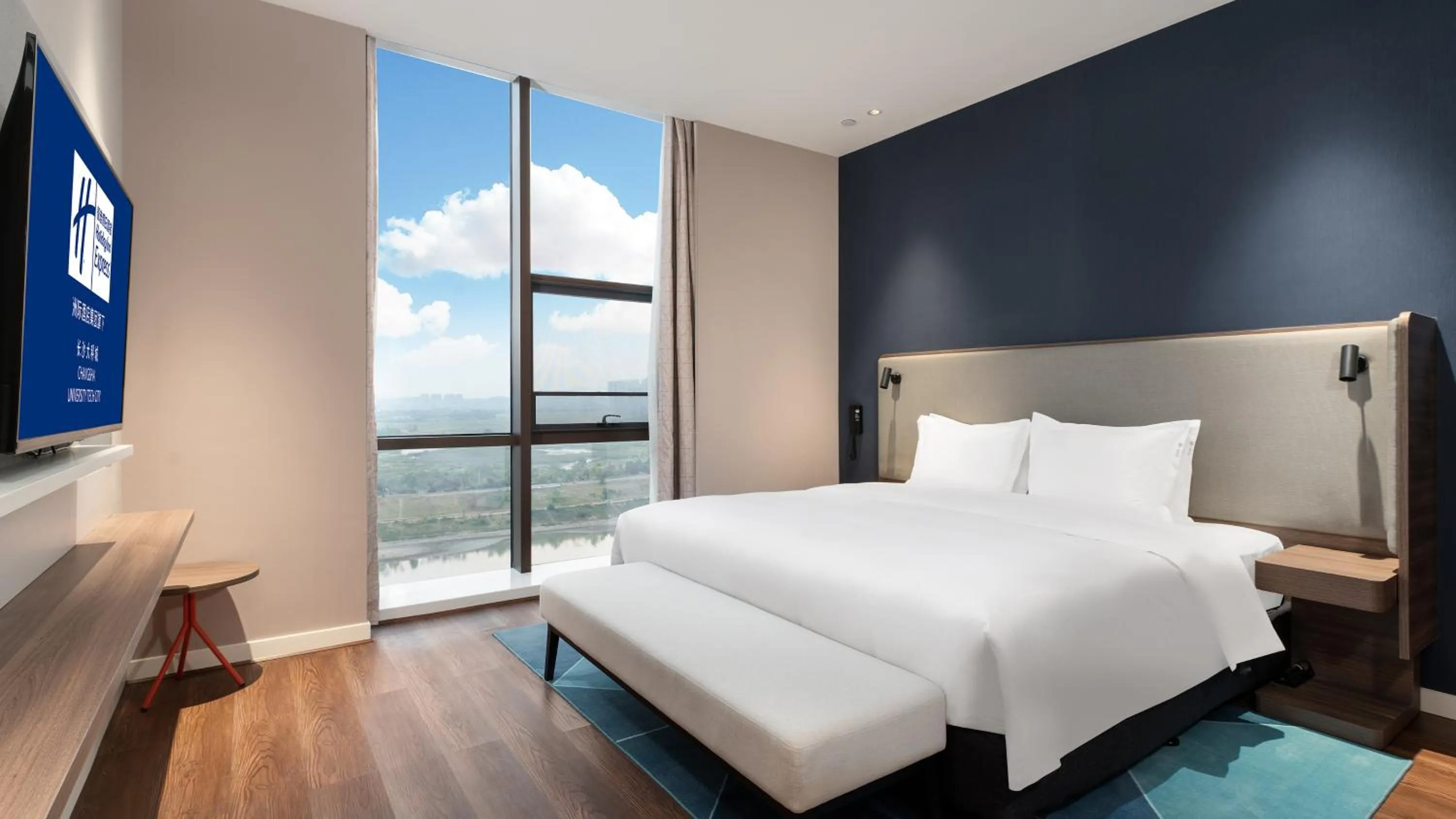 Bed in Holiday Inn Express Changsha University Tech City by IHG