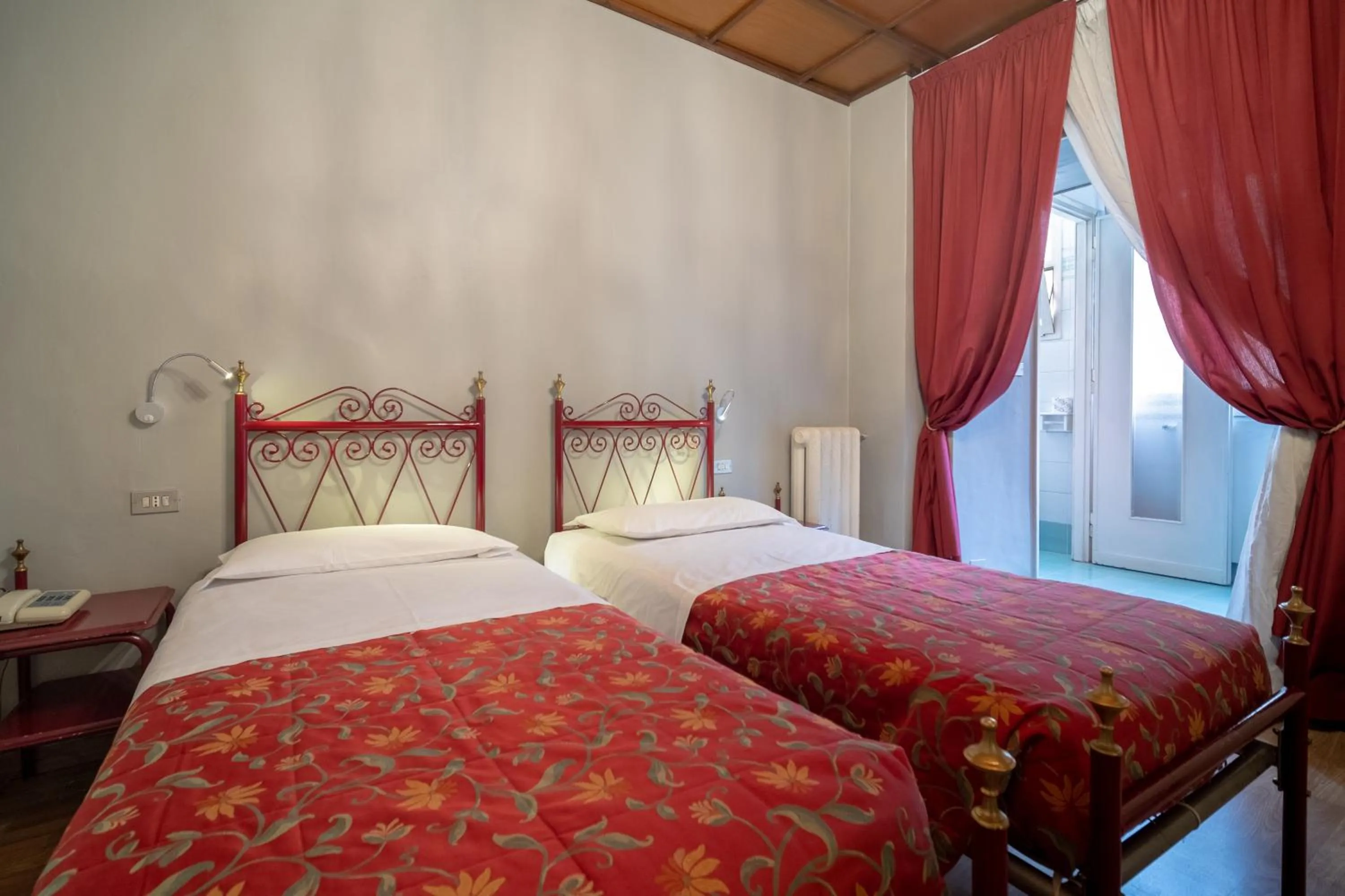 Bed in Hotel Italia