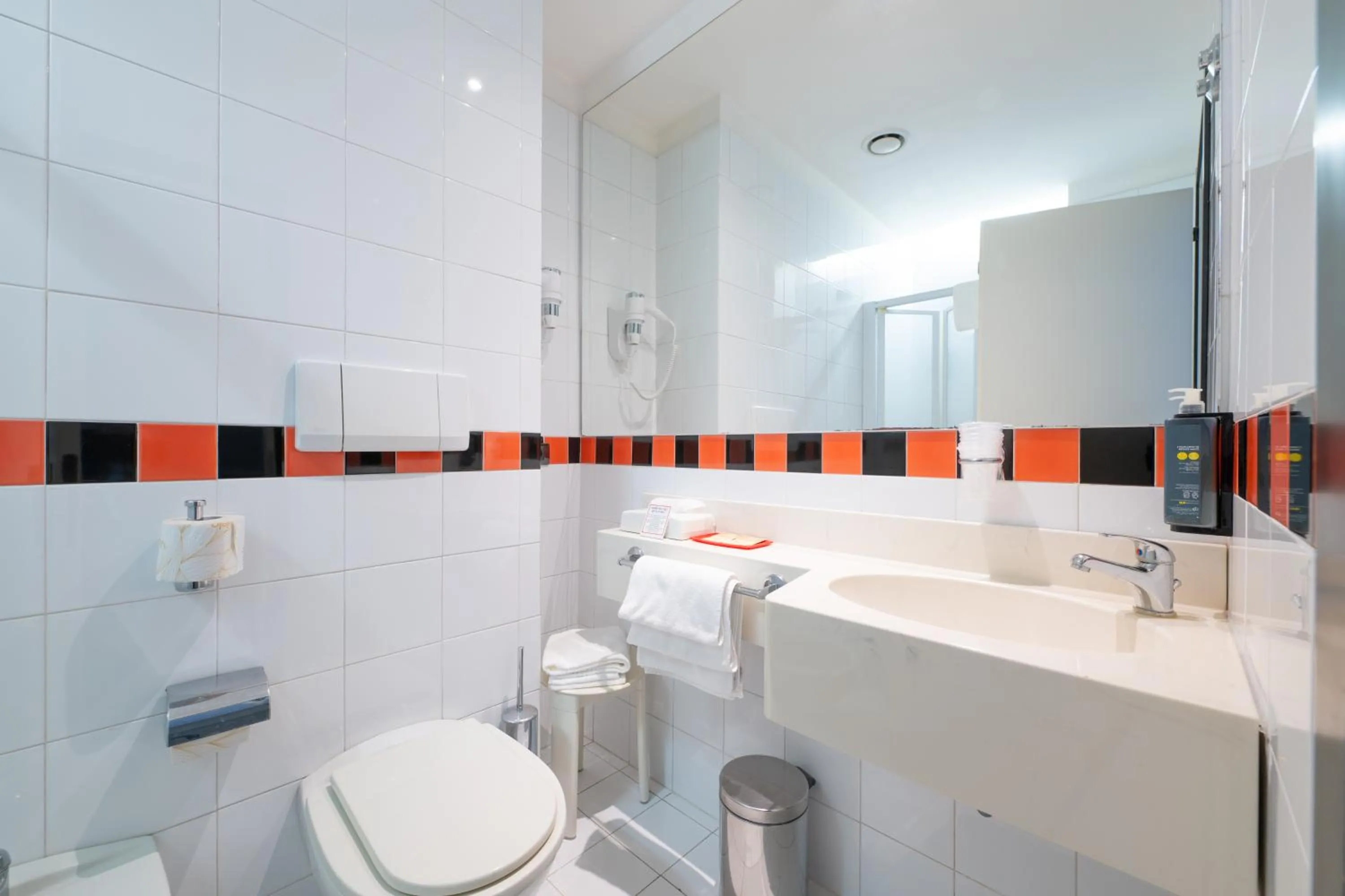 Bathroom in Admiral Art Hotel