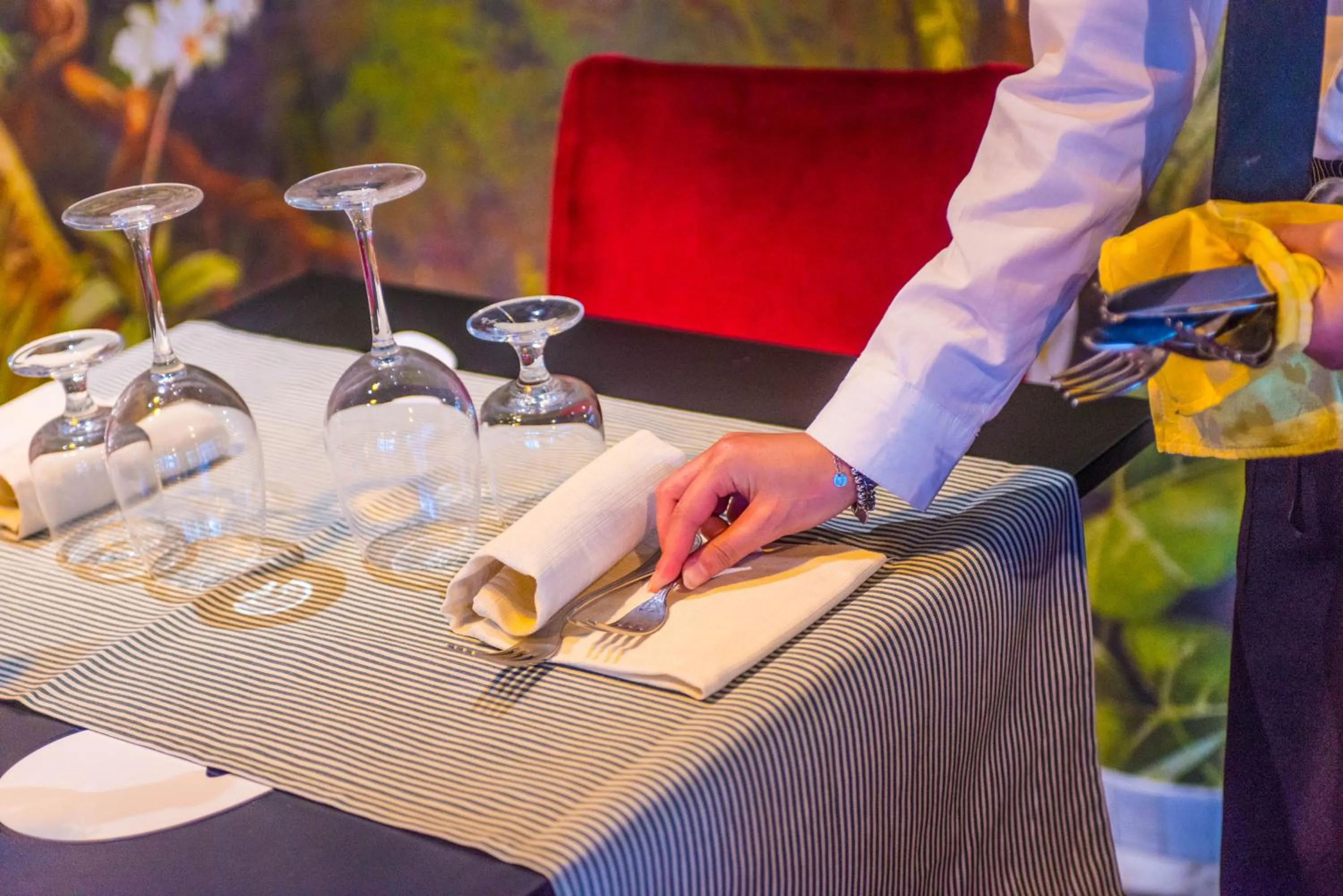 Restaurant/places to eat in Admiral Art Hotel