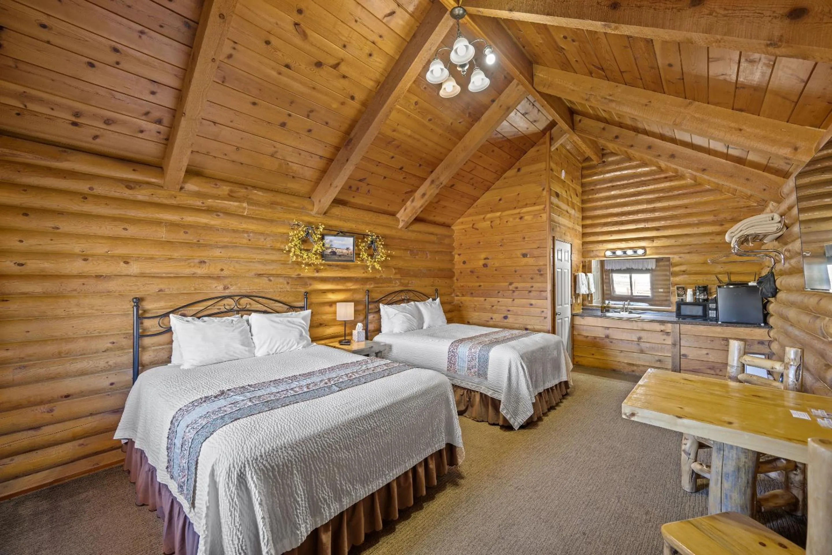 Bedroom in Bryce Canyon Log Cabins