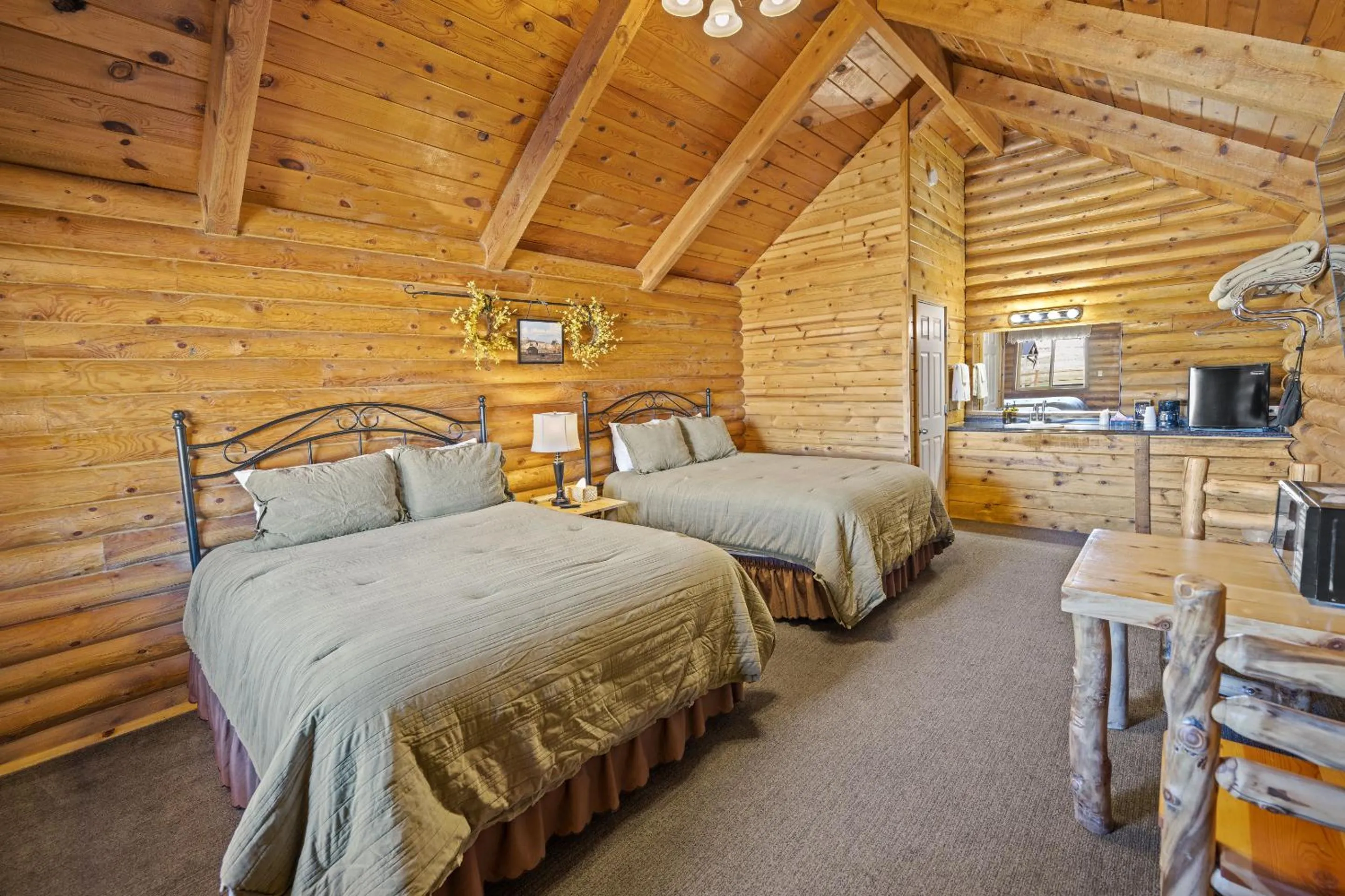 Bedroom in Bryce Canyon Log Cabins
