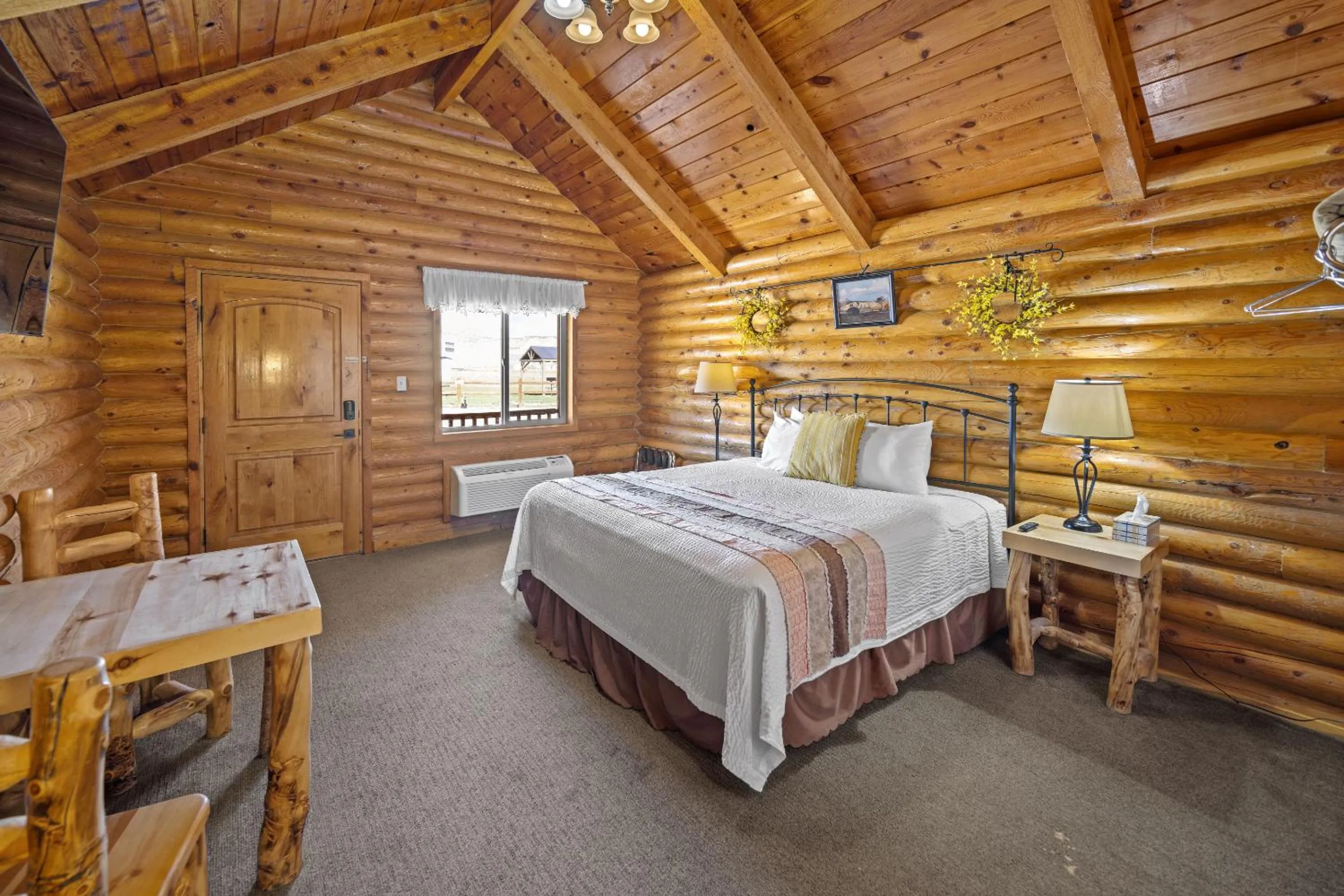 Bedroom in Bryce Canyon Log Cabins