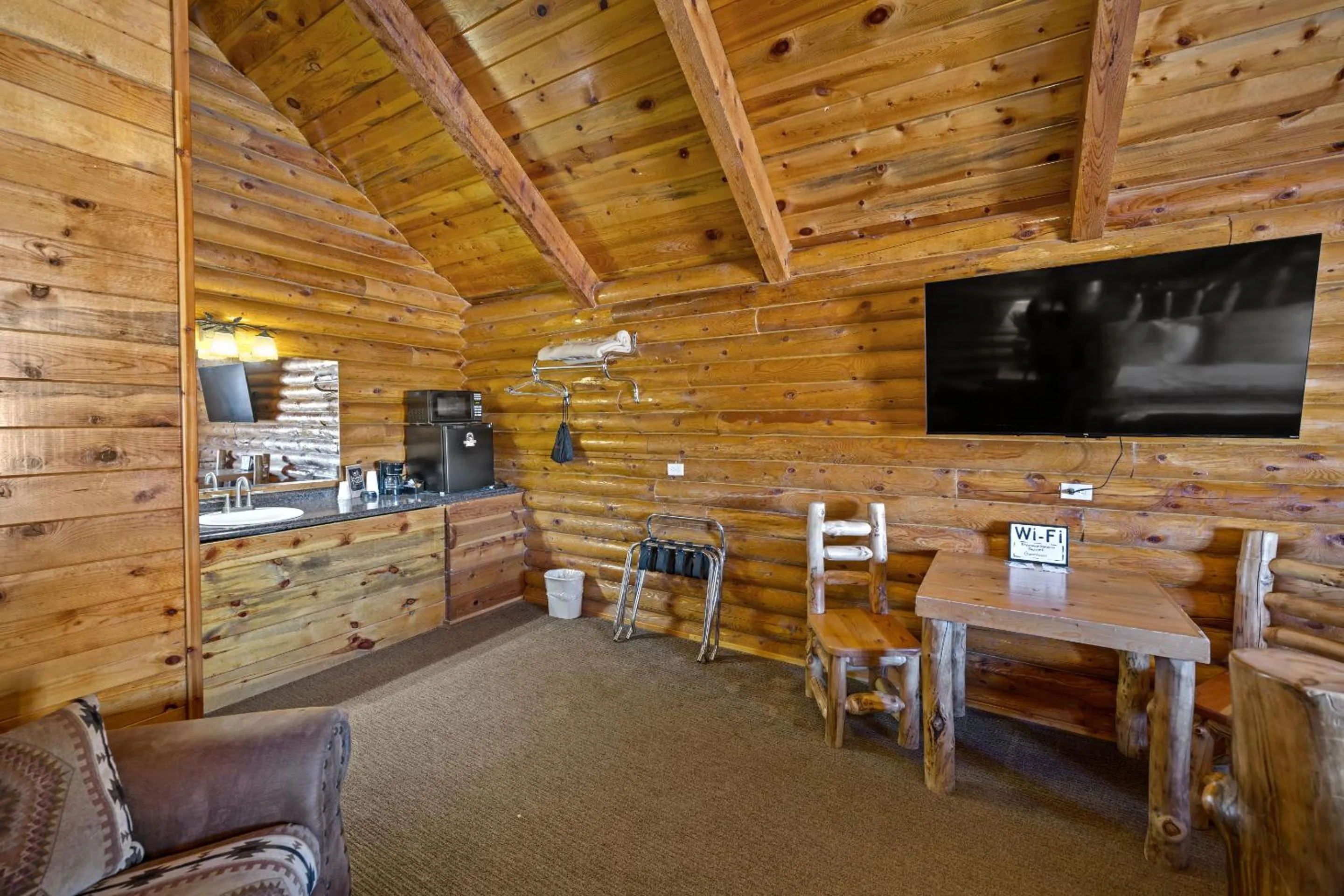 Bedroom in Bryce Canyon Log Cabins
