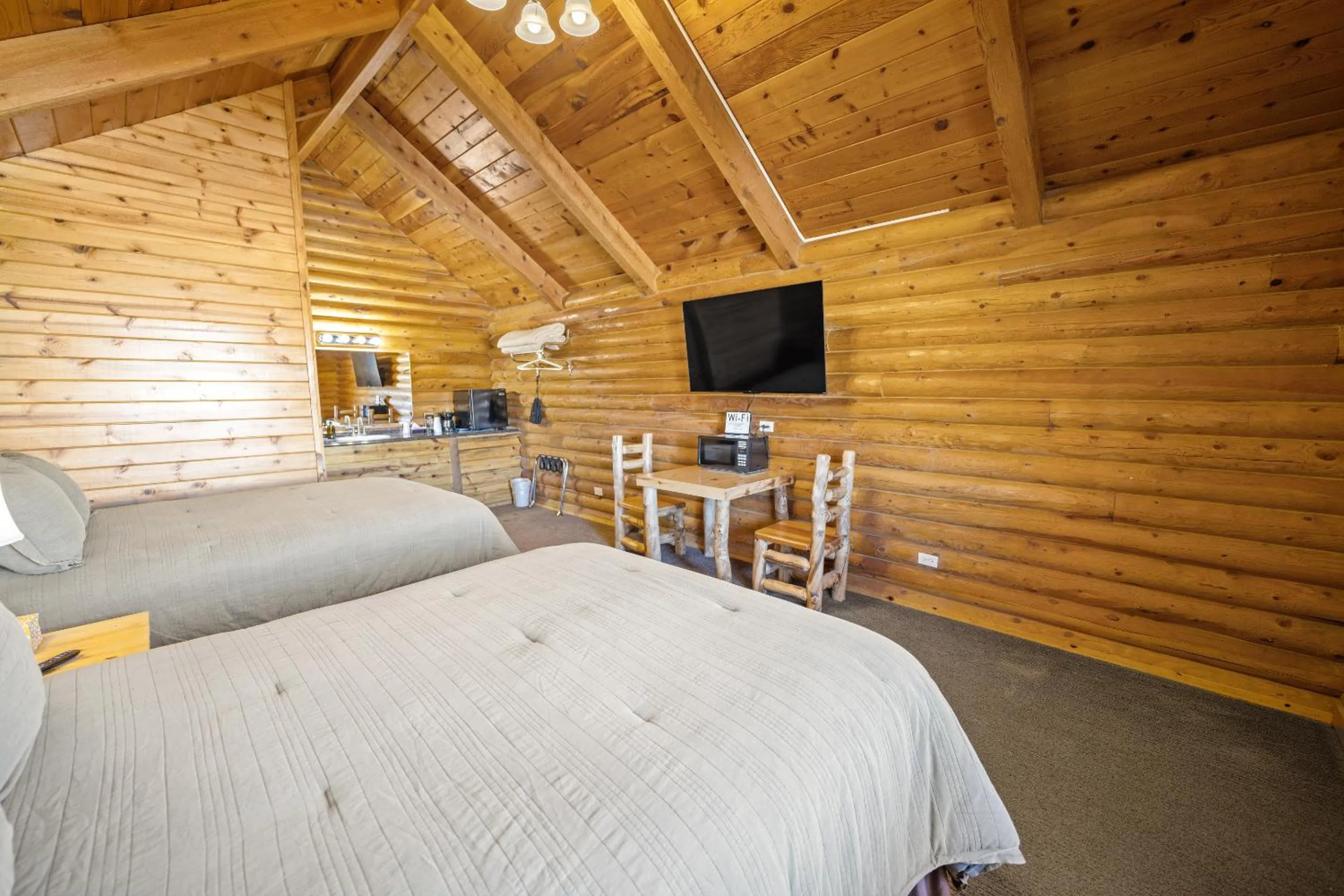 Bedroom in Bryce Canyon Log Cabins