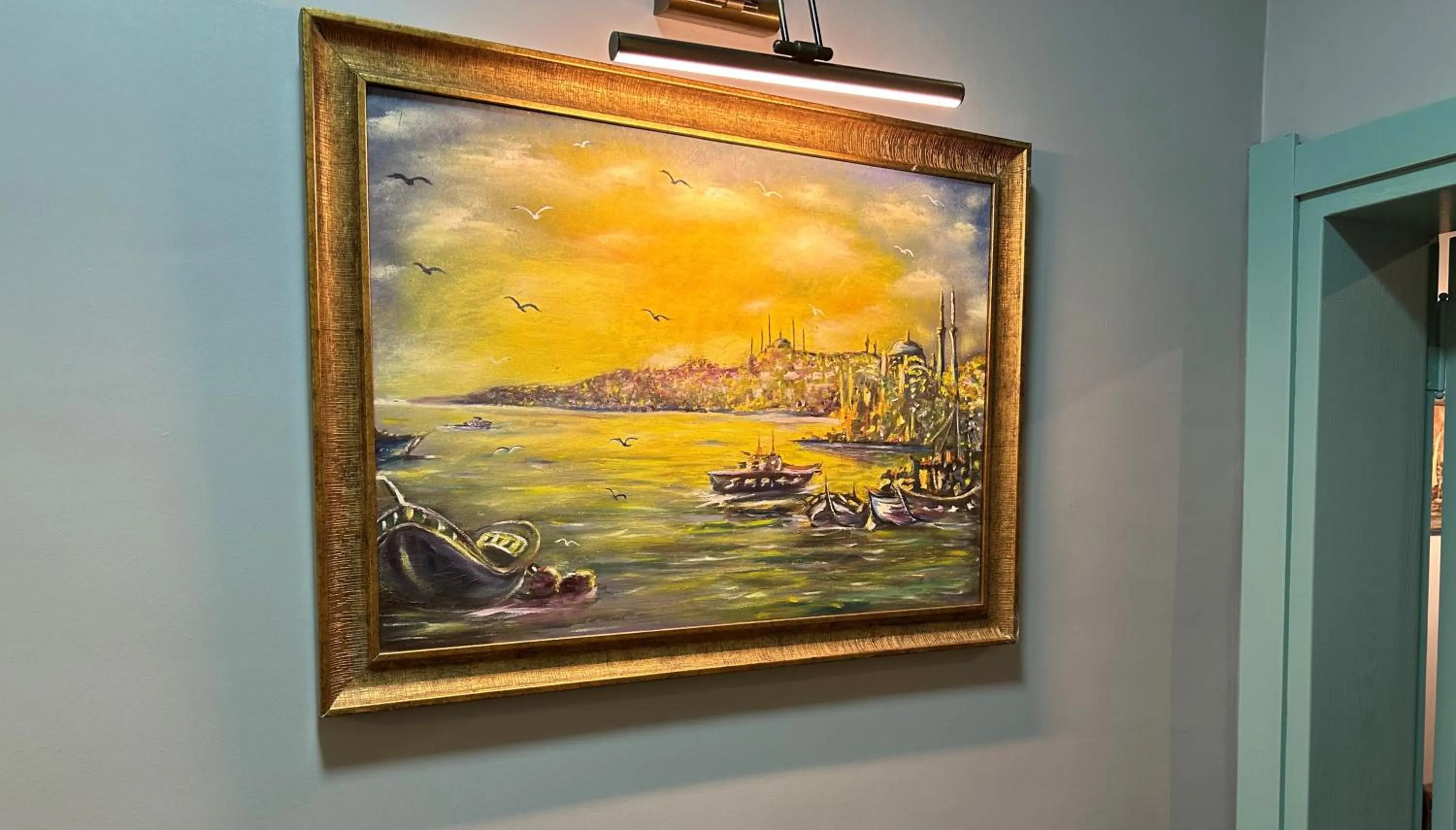 Living room in By Kinyas Hotel