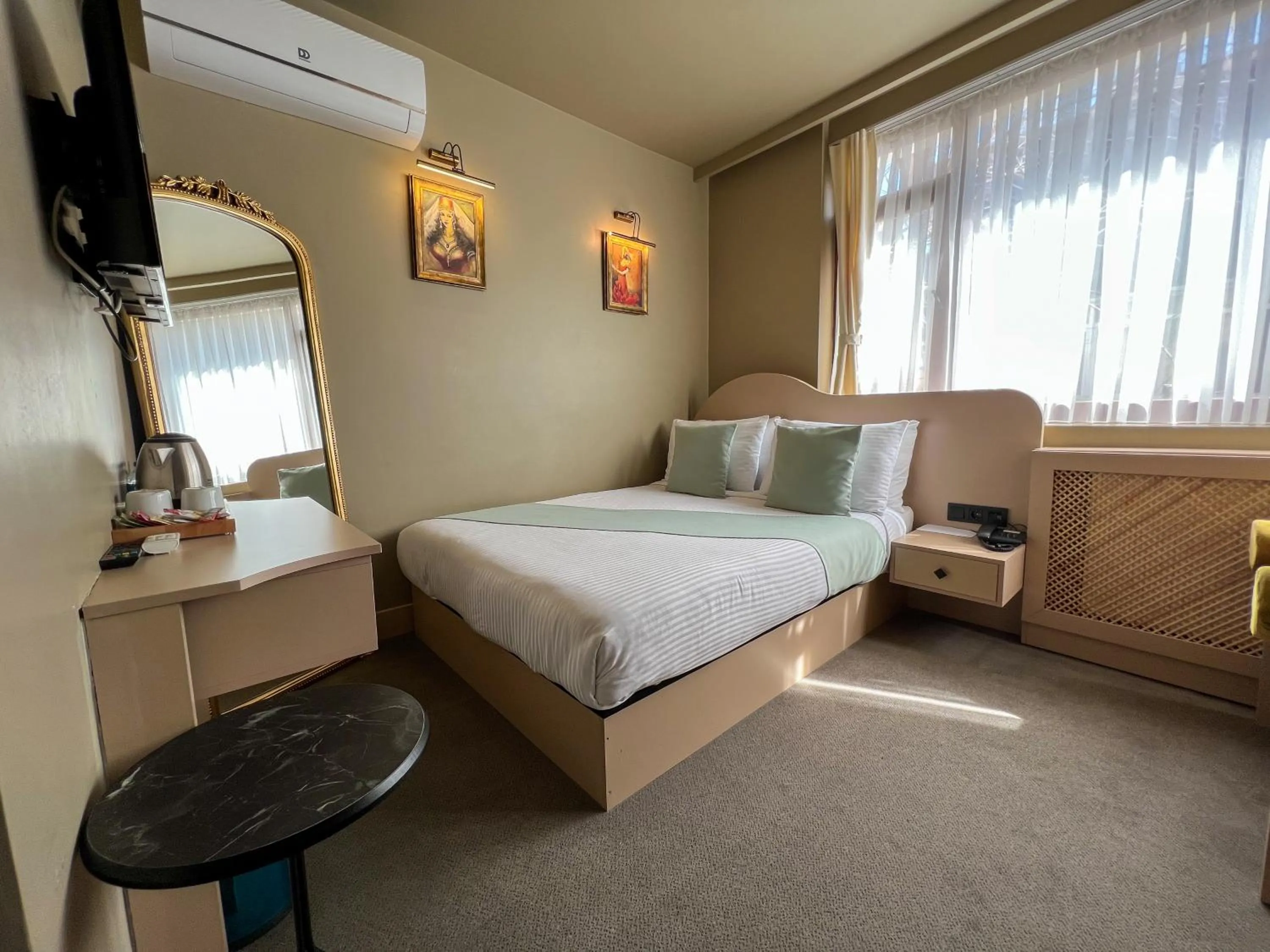 Living room, Bed in By Kinyas Hotel